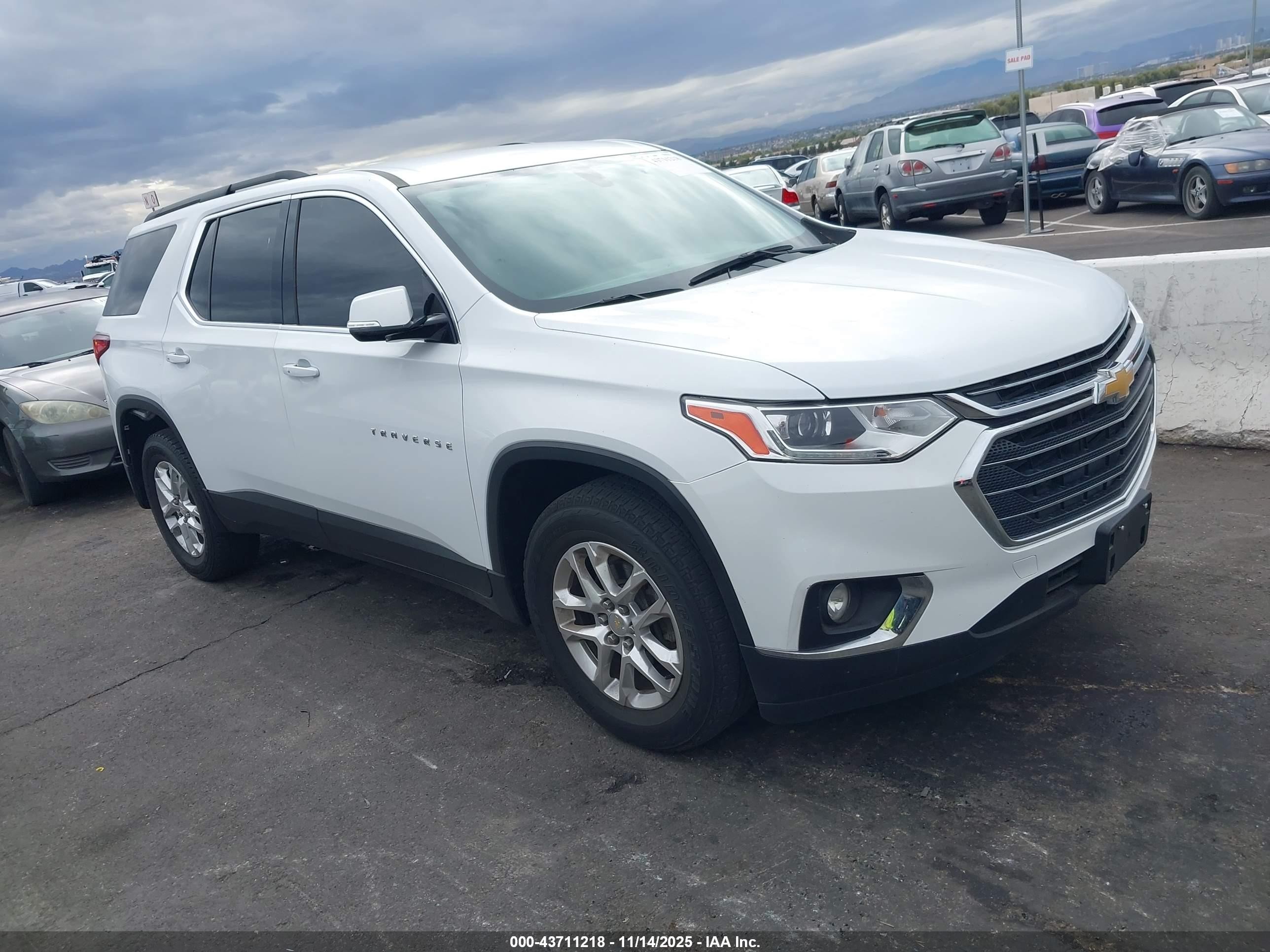 2019 Chevrolet Traverse LT Cloth, VIN 1GNERGKWXKJ296557 — Rear end