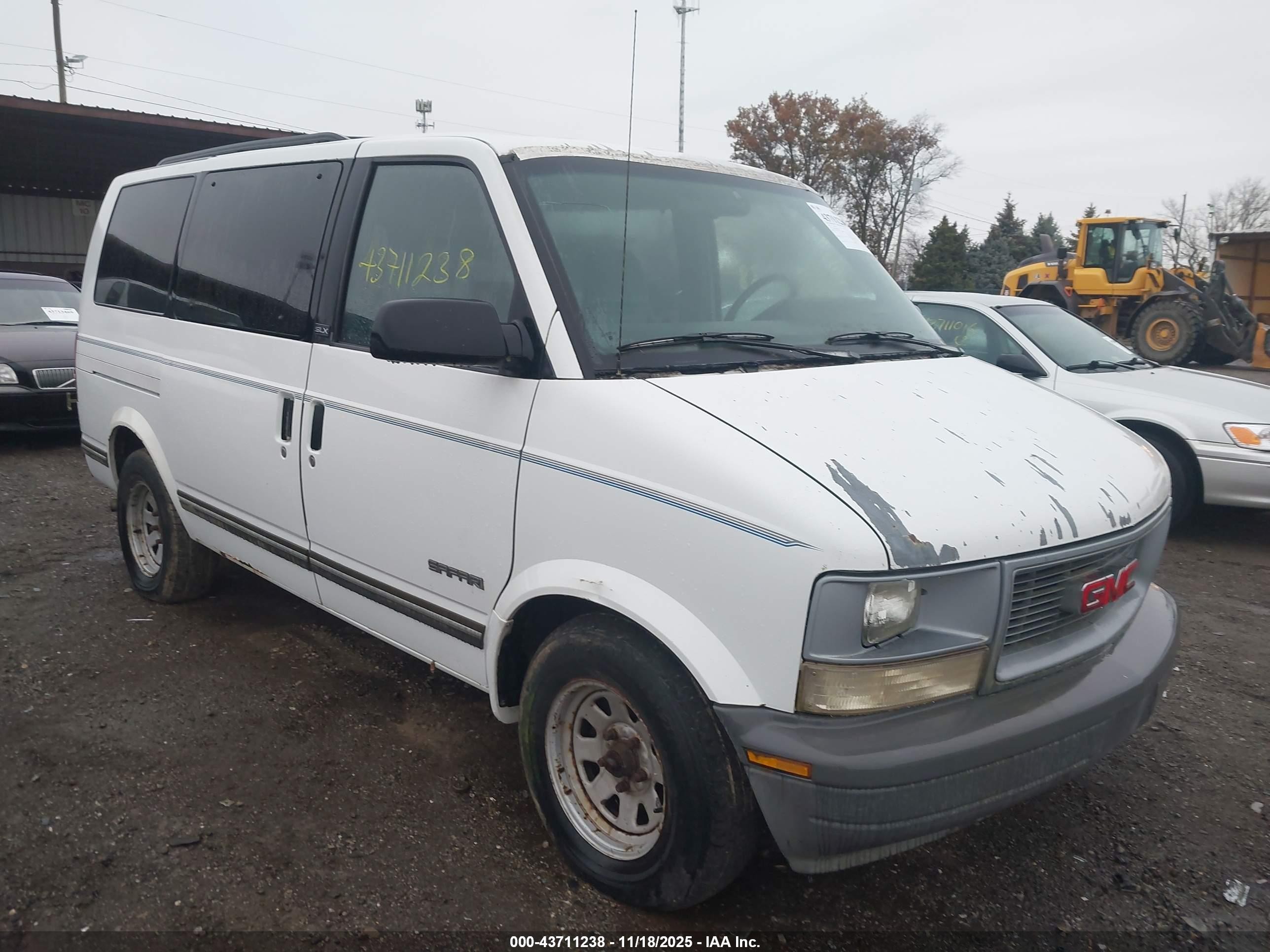 1995 GMC Safari, VIN 1GKDM19W3SB537606 — Front end