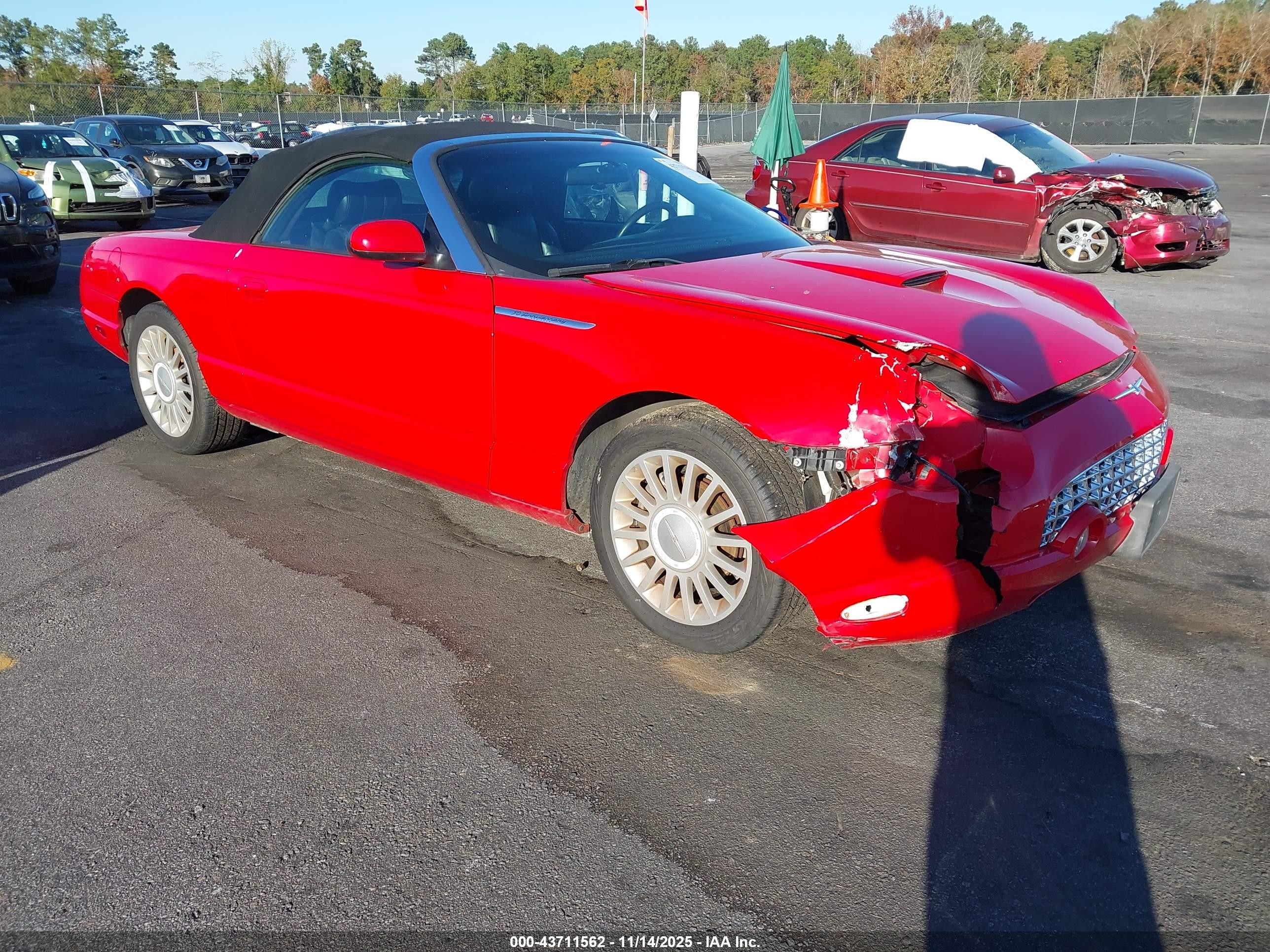 2005 Ford Thunderbird Deluxe, VIN 1FAHP60A05Y105887 — Перед