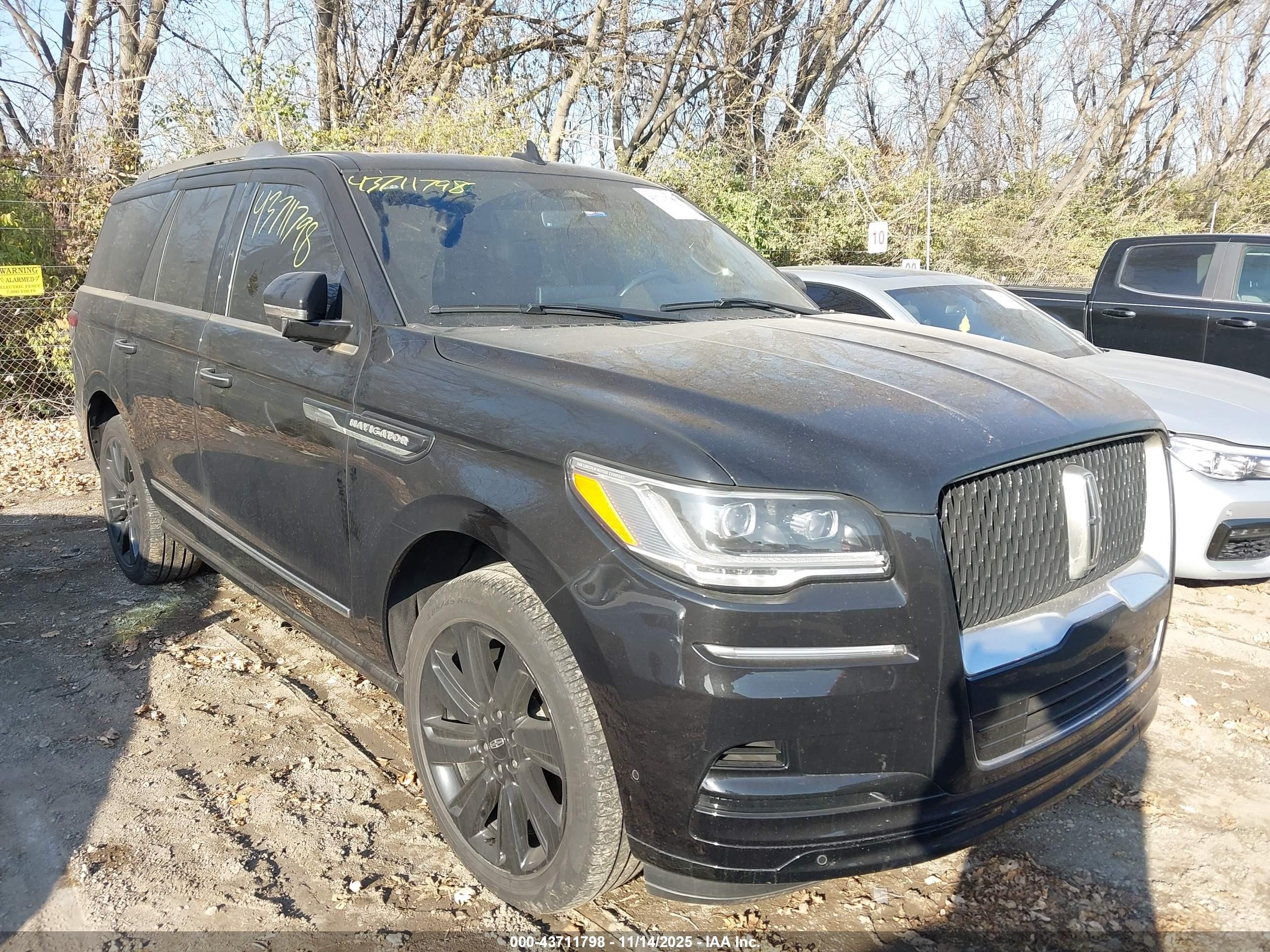 2023 Lincoln Navigator Reserve, VIN 5LMJJ2LG6PEL15994 — Burn