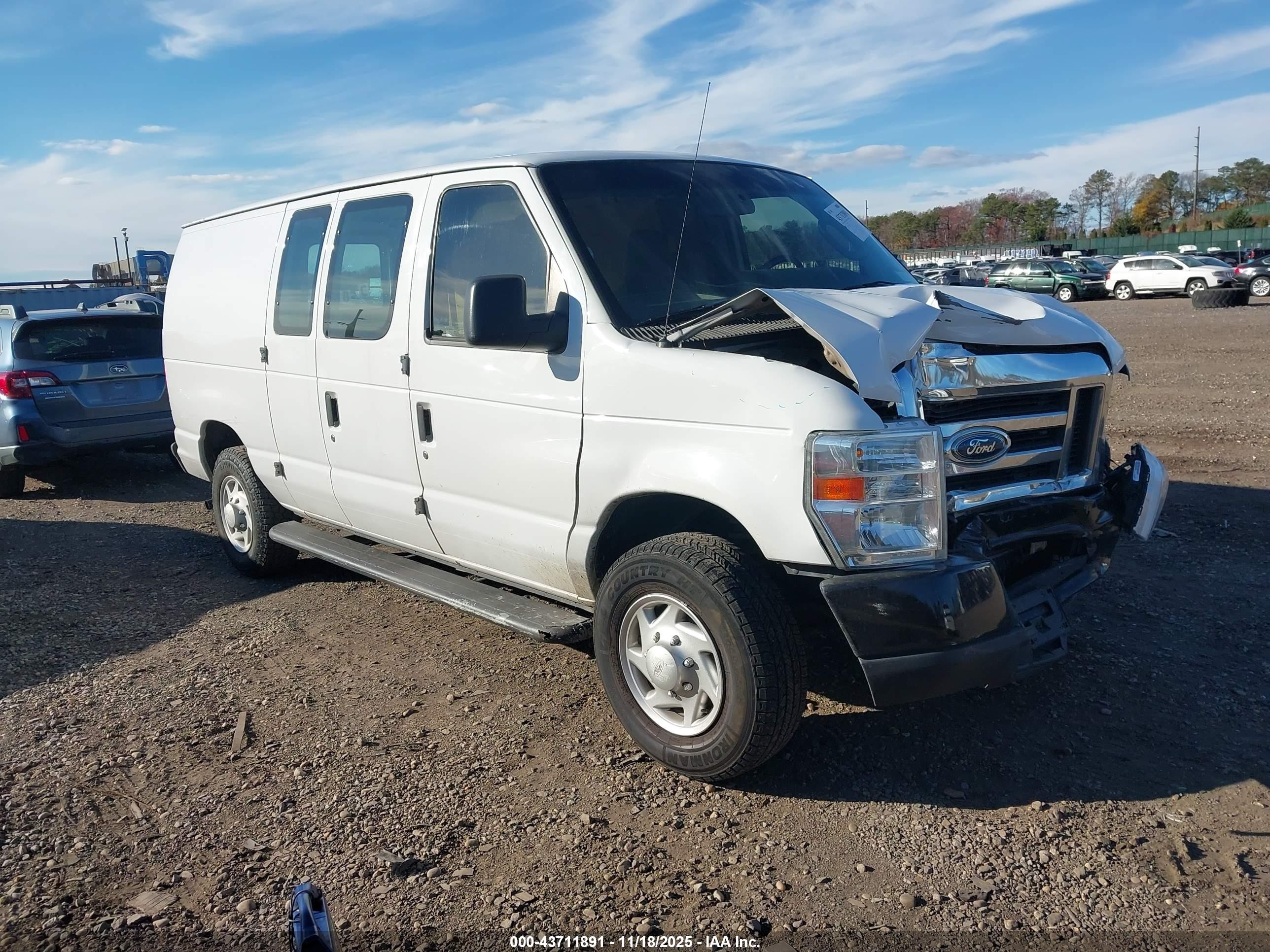 2013 Ford Econoline Cargo Commercial, VIN 1FTNE2EW6DDA95632 — Front end
