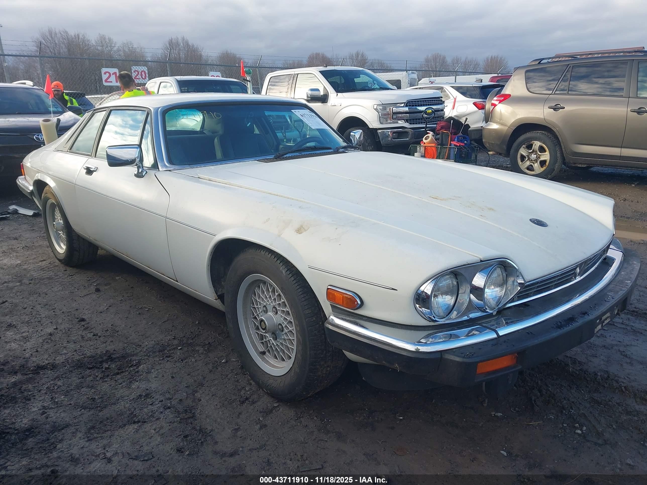 1989 Jaguar XJS, VIN SAJNA5845KC150289 — Normal wear