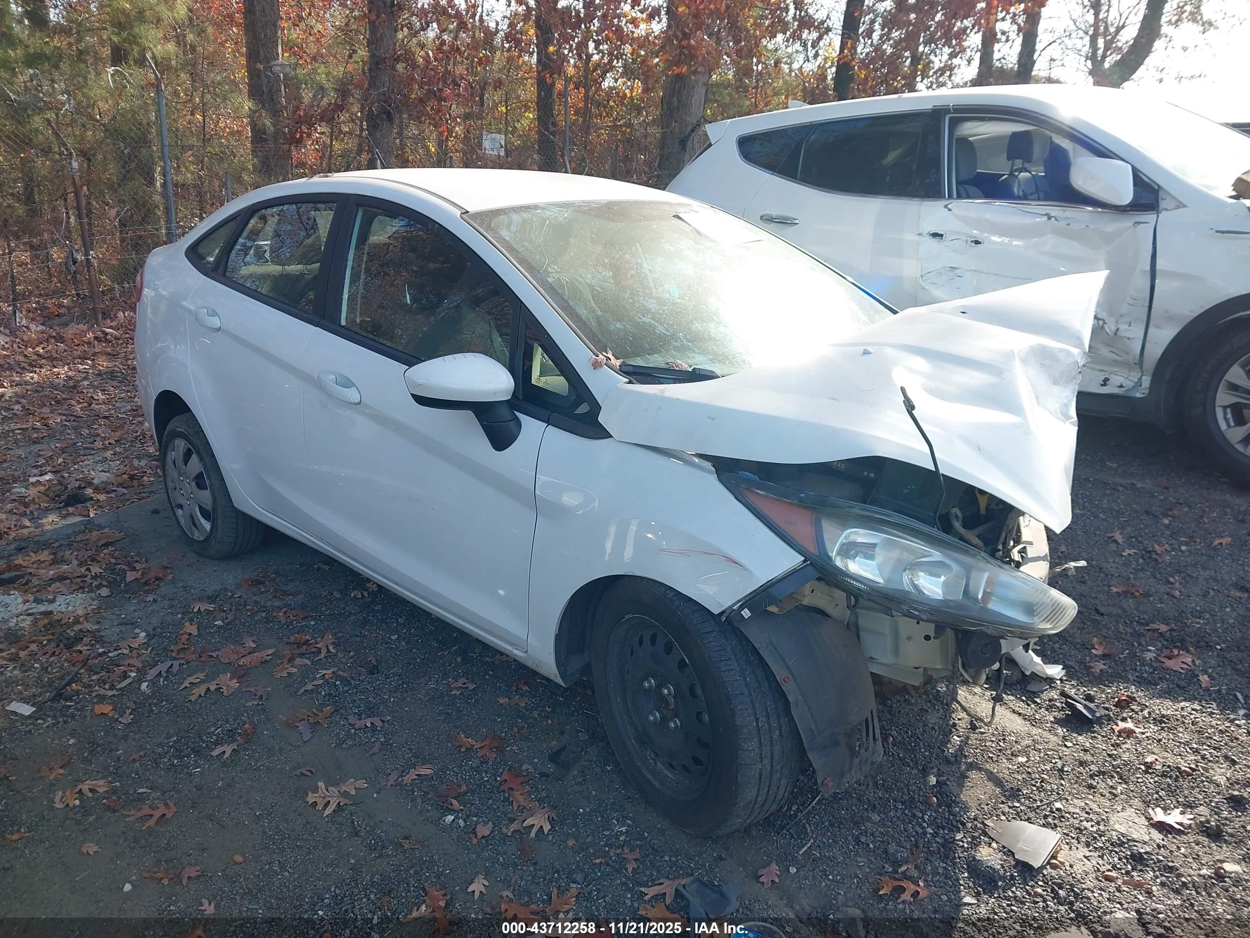 2018 Ford Fiesta S, VIN 3FADP4AJ6JM123107 — Front end