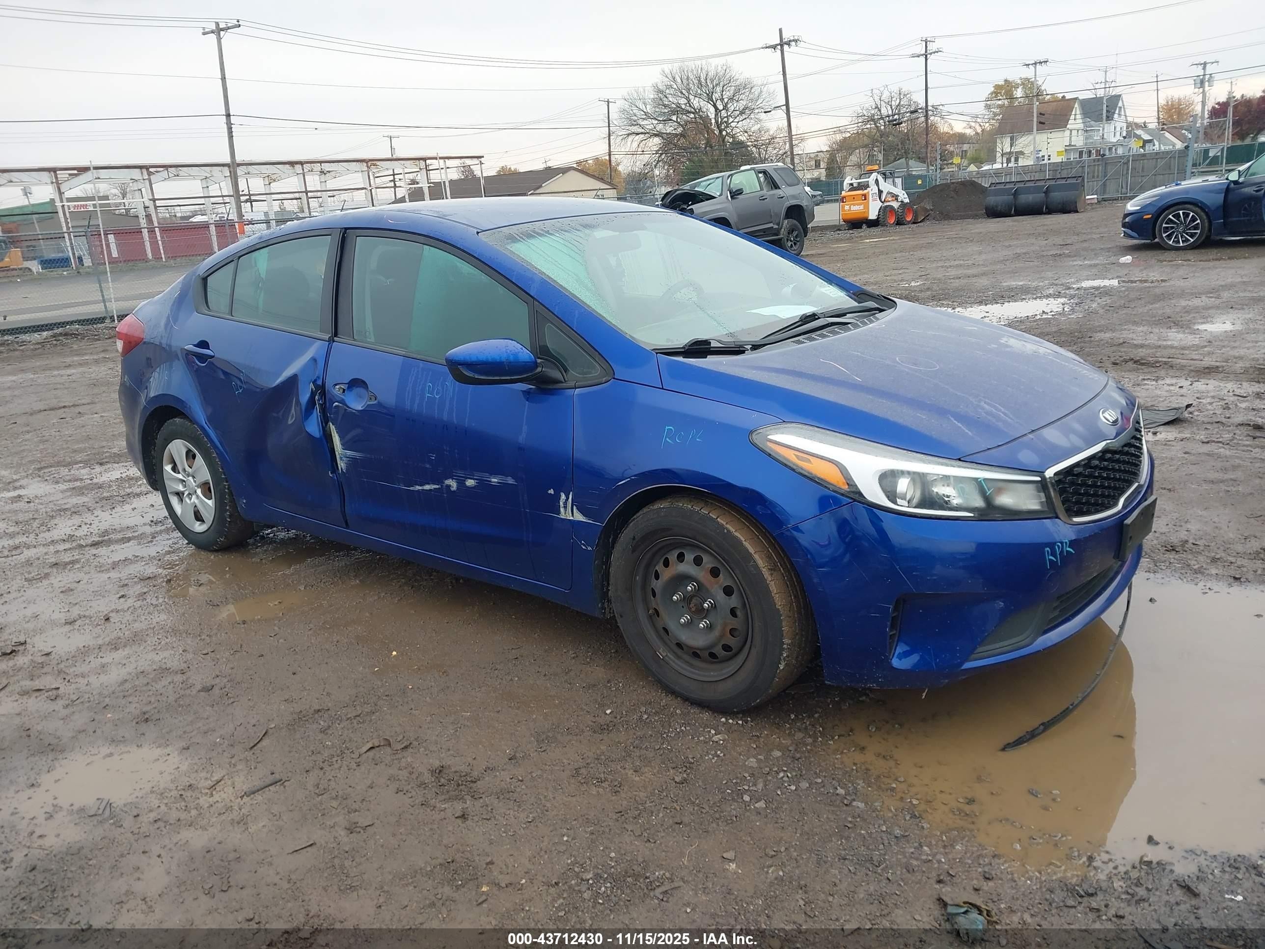 2017 Kia Forte LX, VIN 3KPFK4A71HE041635 — Side
