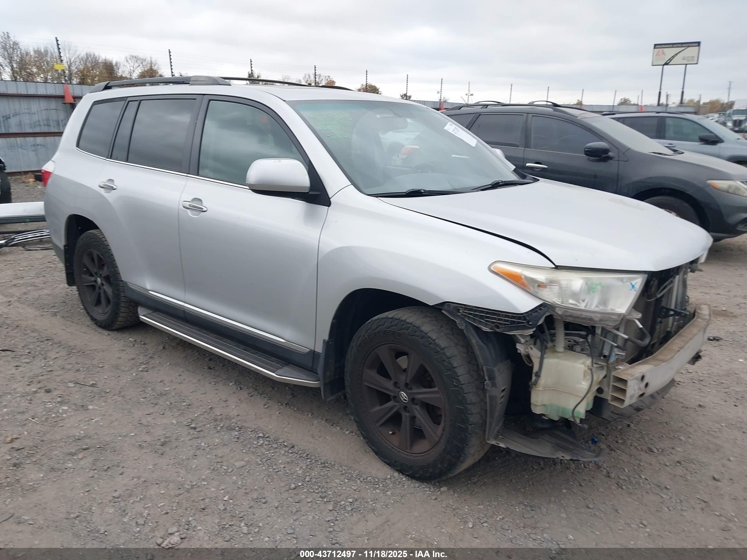 2013 Toyota Highlander SE, VIN 5TDZK3EH9DS120609 — Front end