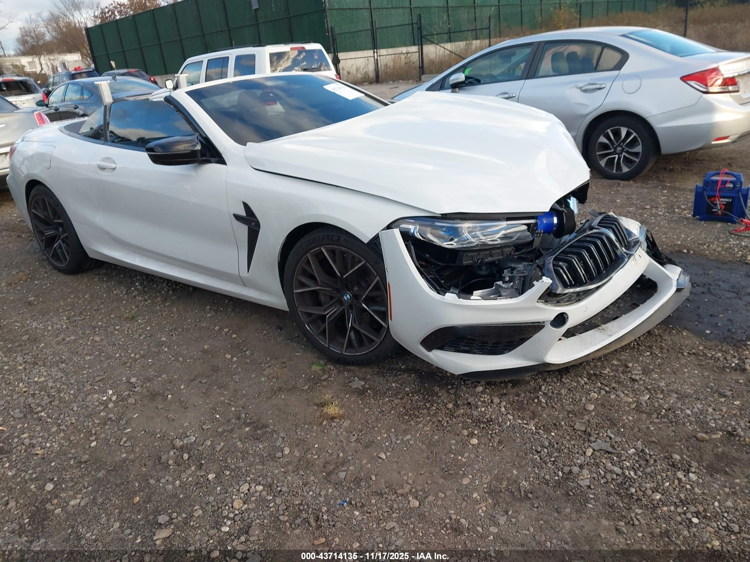 2024 BMW M8 Competition, VIN WBSDZ0C06RCR19055 — Перед