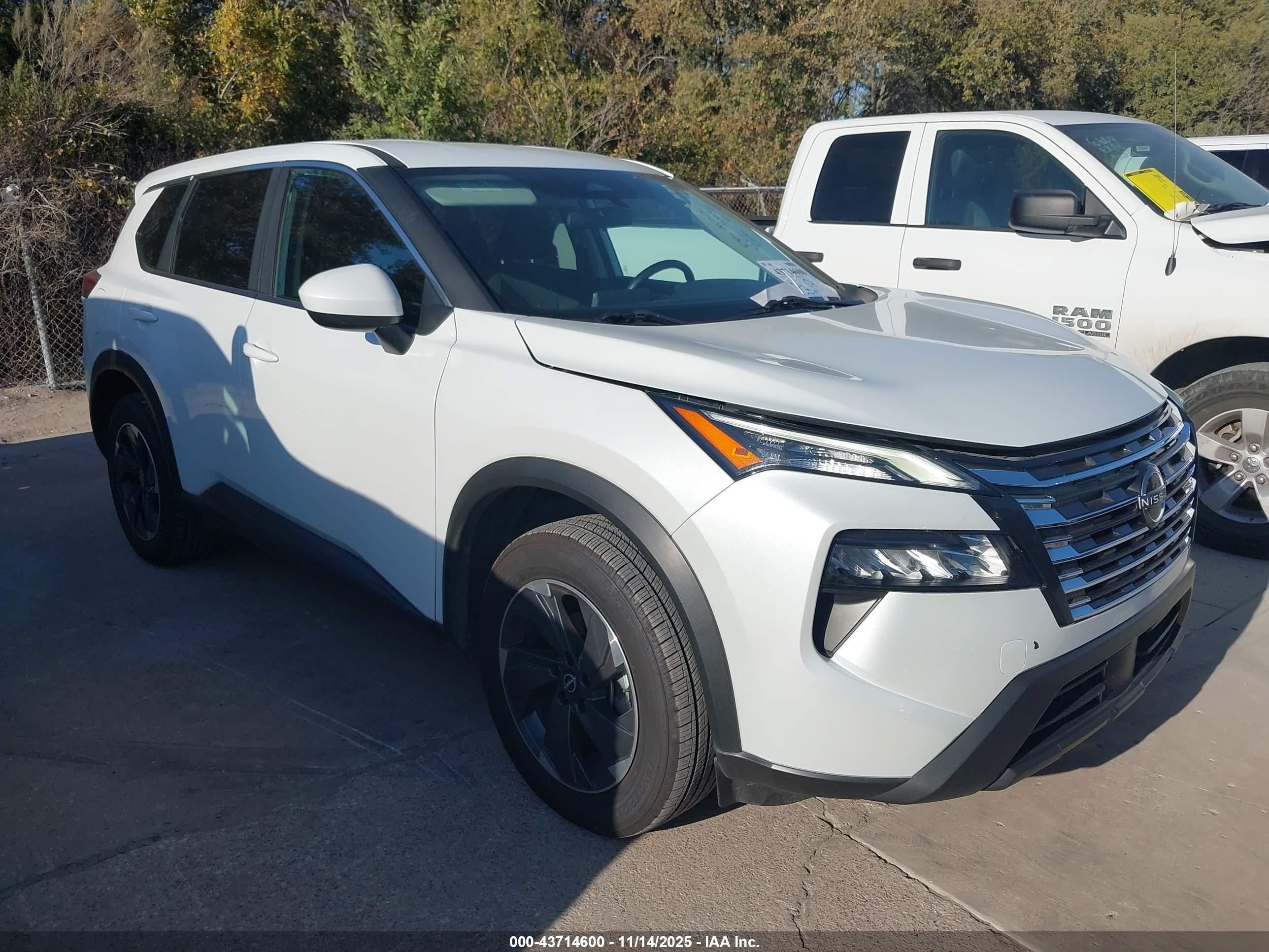 2024 Nissan Rogue SV, VIN 5N1BT3BA1RC692199 — Фото с аукциона