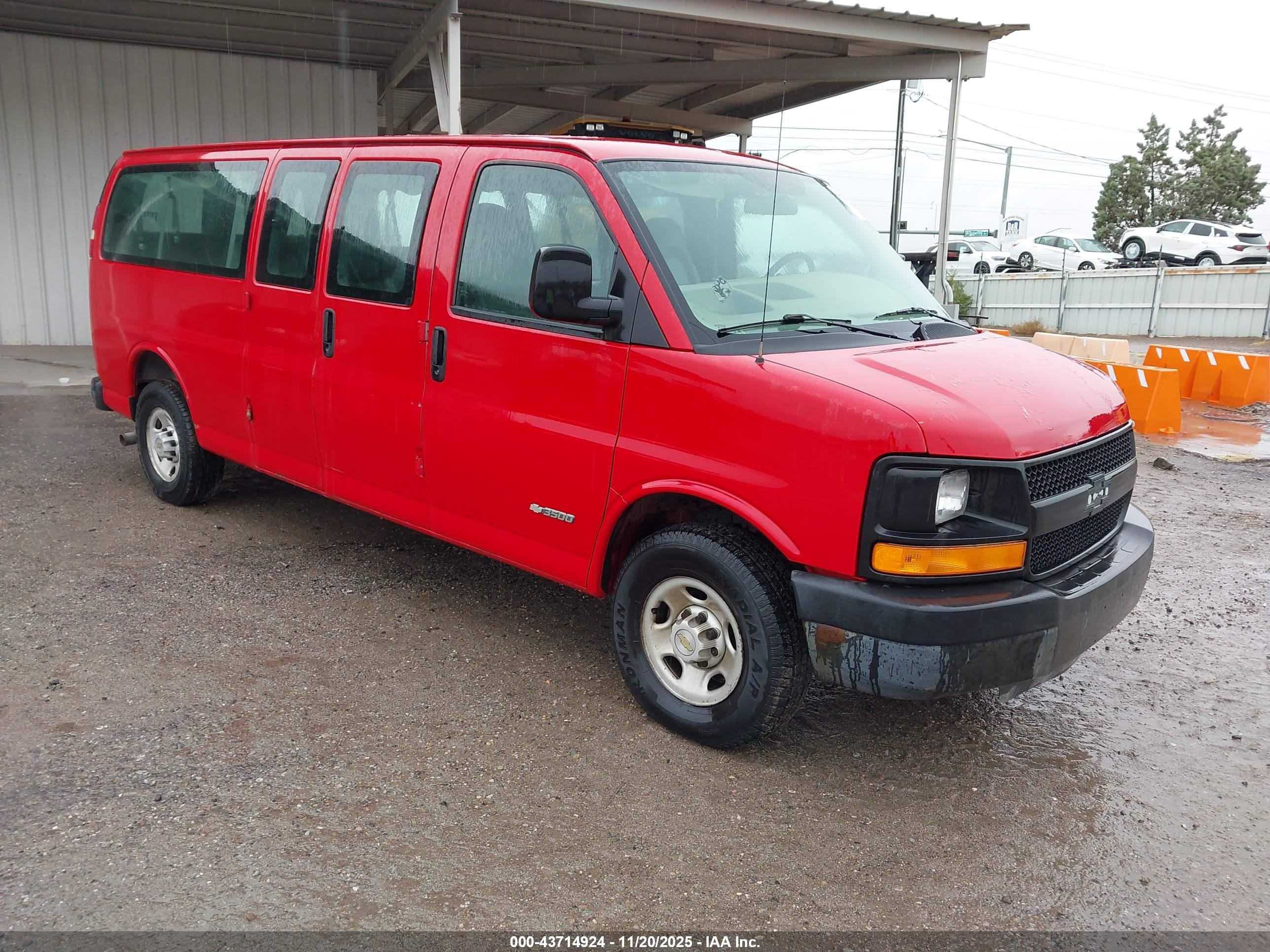 2004 Chevrolet Express Passenger, VIN 1GAHG39U841222865 — Front end