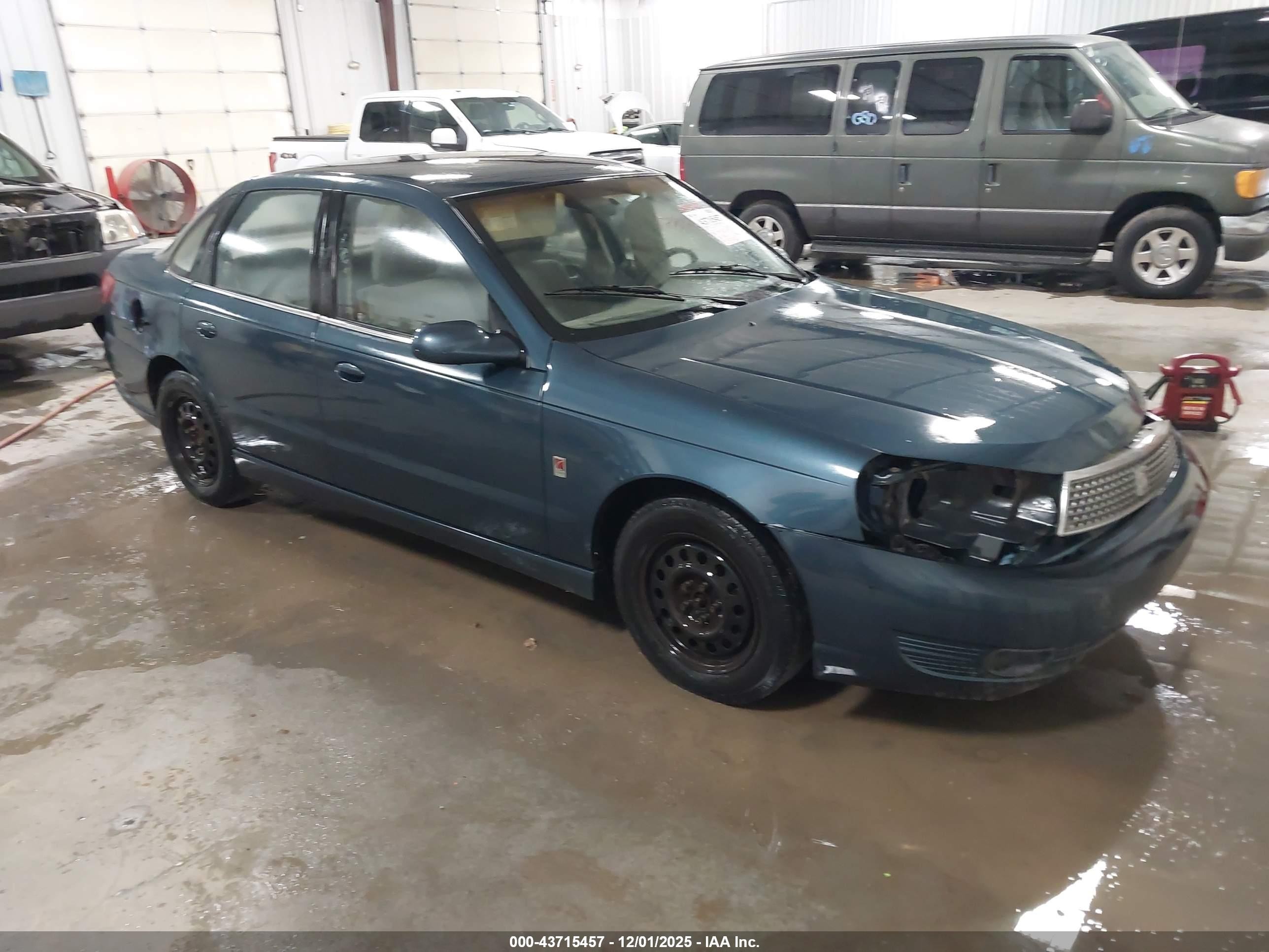 2004 Saturn L L300 1, VIN 1G8JC54F14Y513010 — Front end
