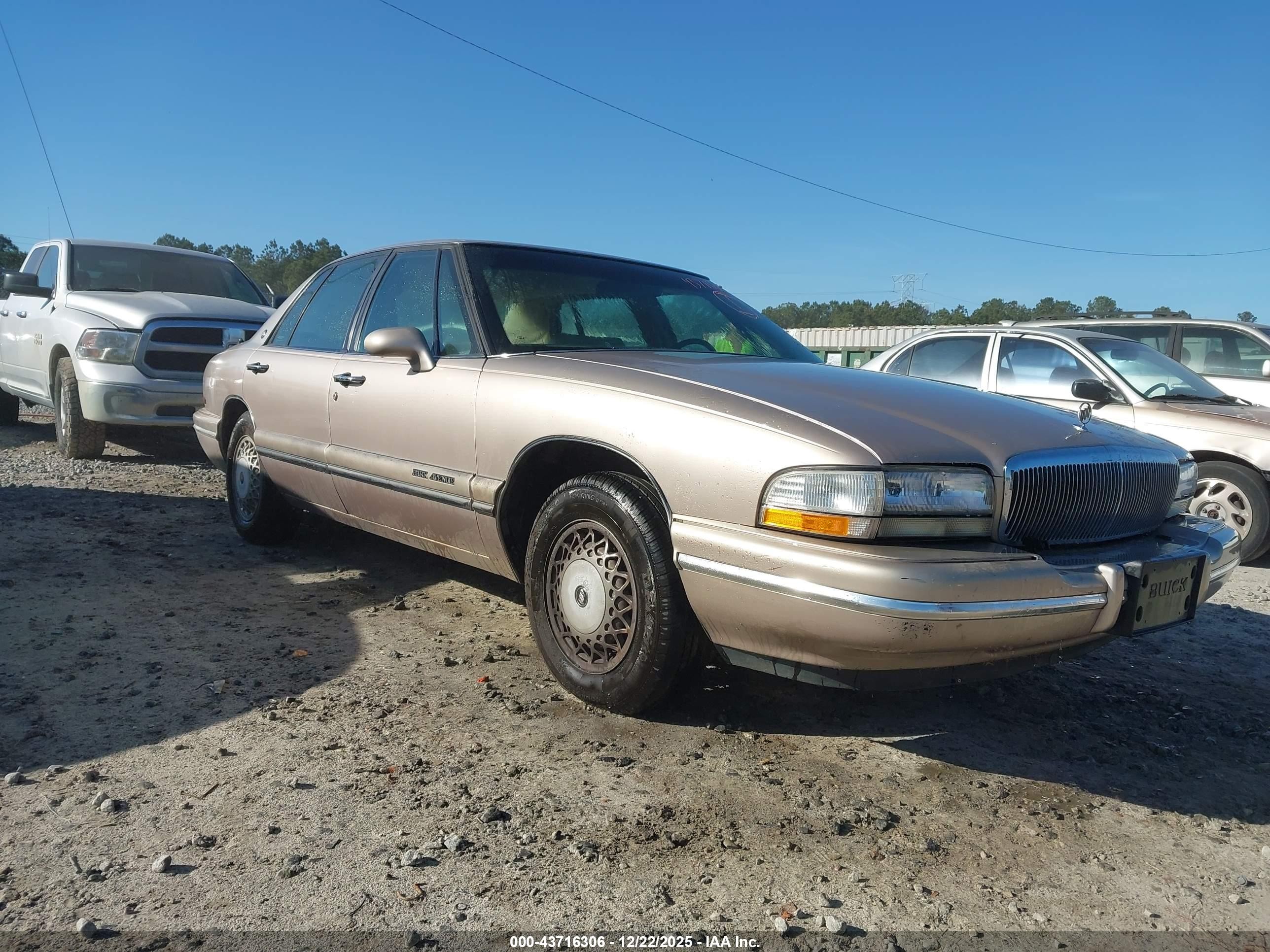 1995 Buick Park Avenue, VIN 1G4CW52K2SH660922 — Rear end