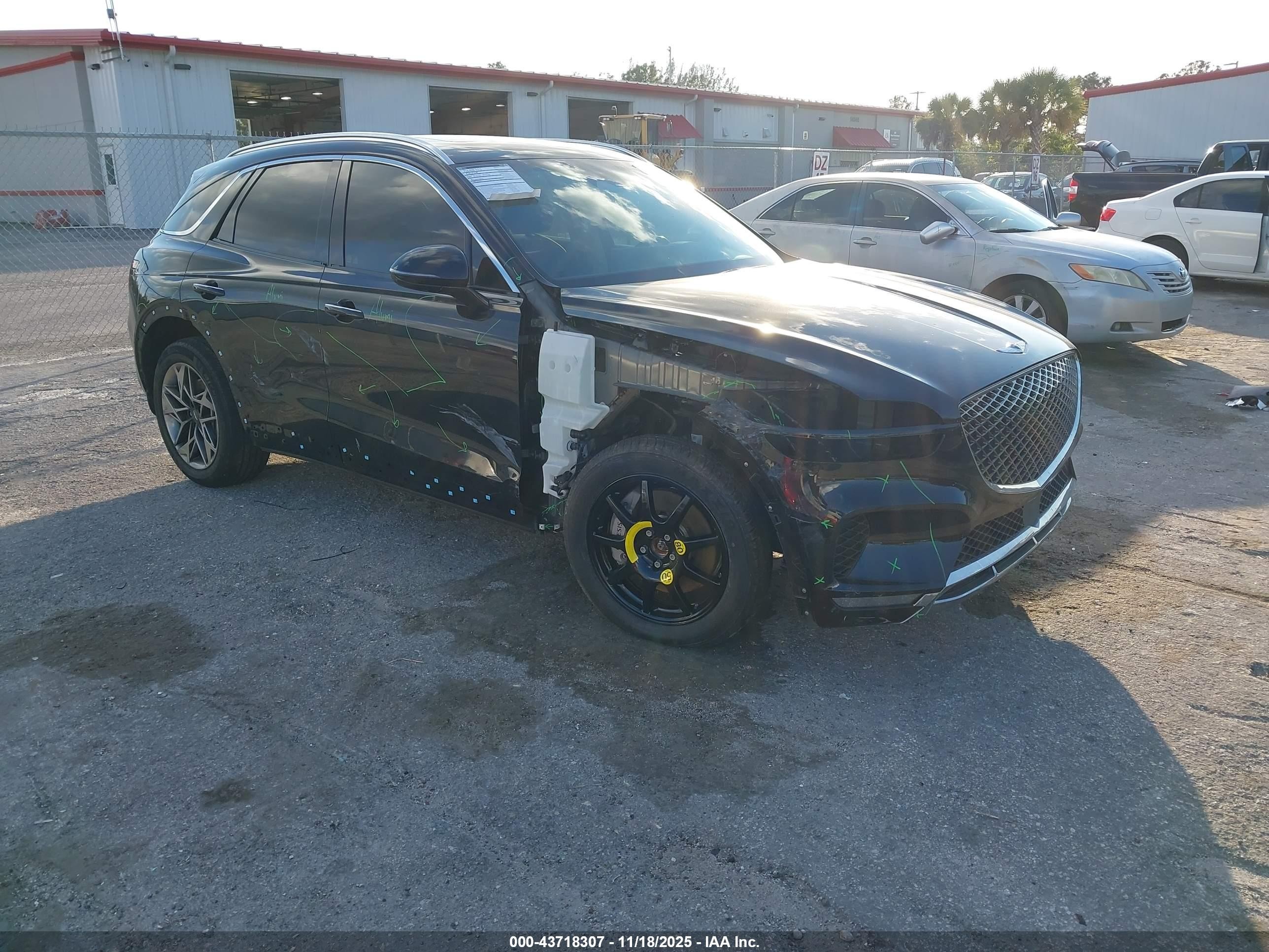2024 Genesis GV70 2.5T, VIN 5NMMADTB5RH006750 — Side