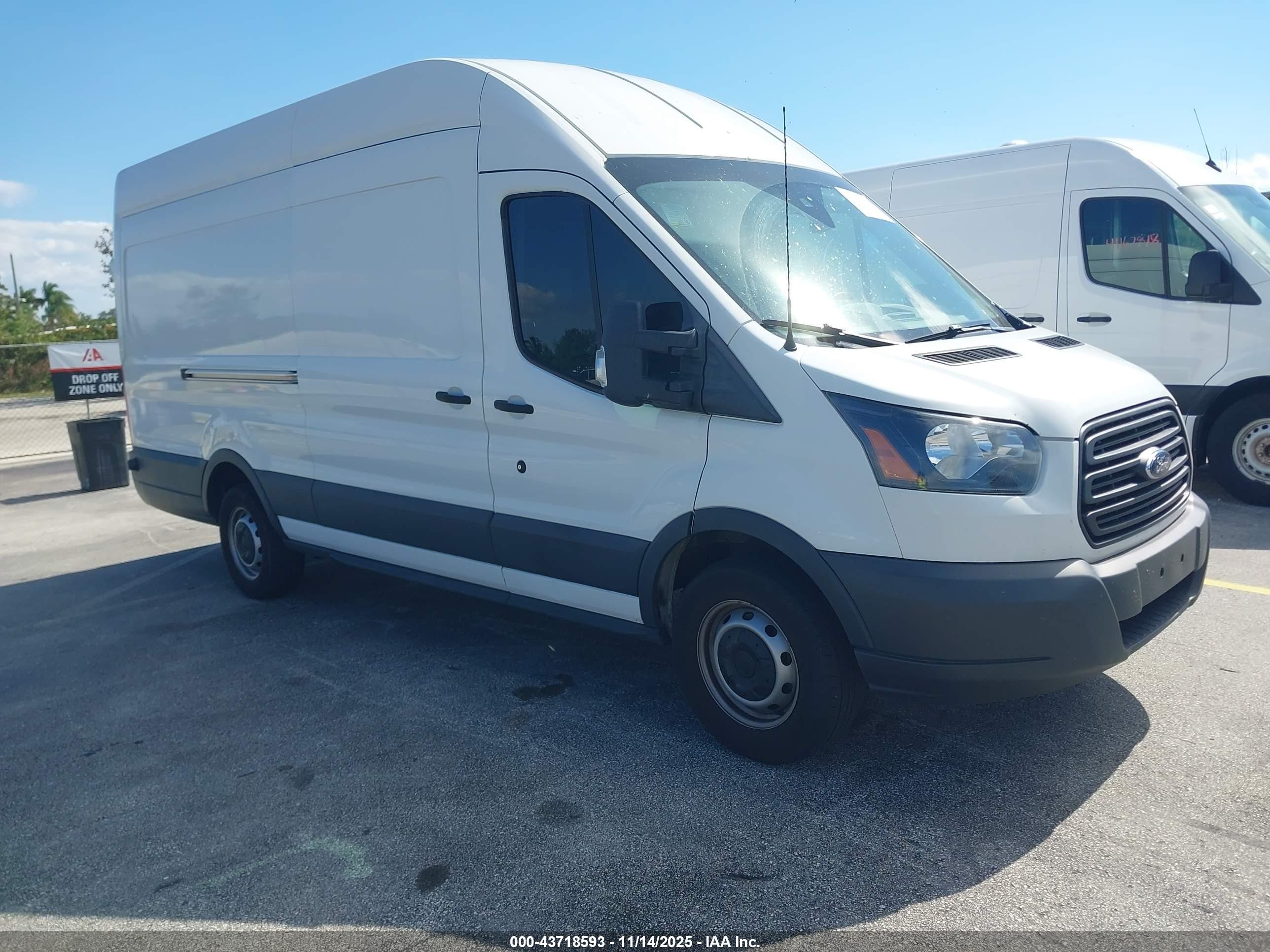 2018 Ford Transit Cargo, VIN 1FTBW3XG1JKB24425 — Normal wear