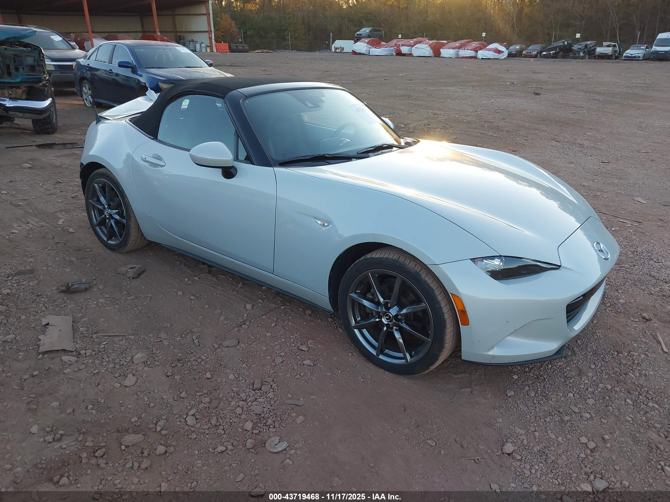 2016 Mazda MX-5 Miata Grand Touring, VIN JM1NDAD72G0110310 — Rear end