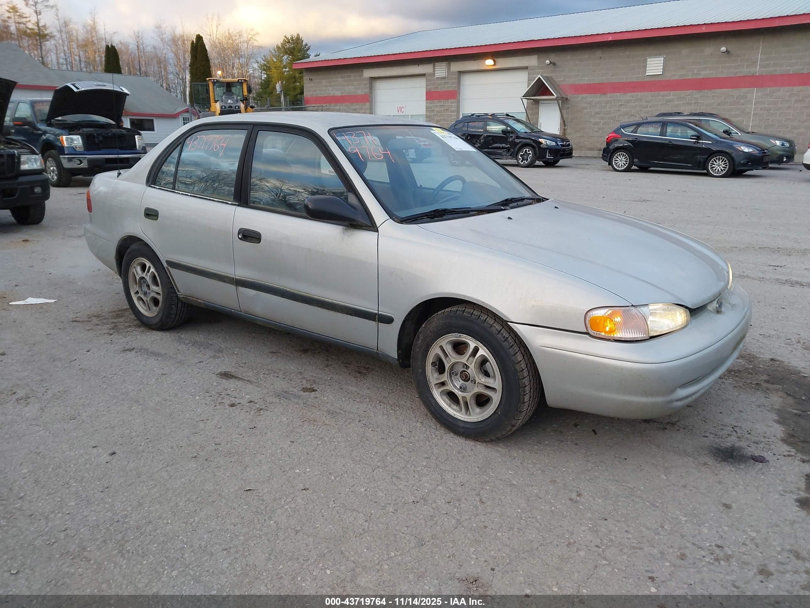 2000 Chevrolet Prizm, VIN 1Y1SK5281YZ411235 — Normal wear