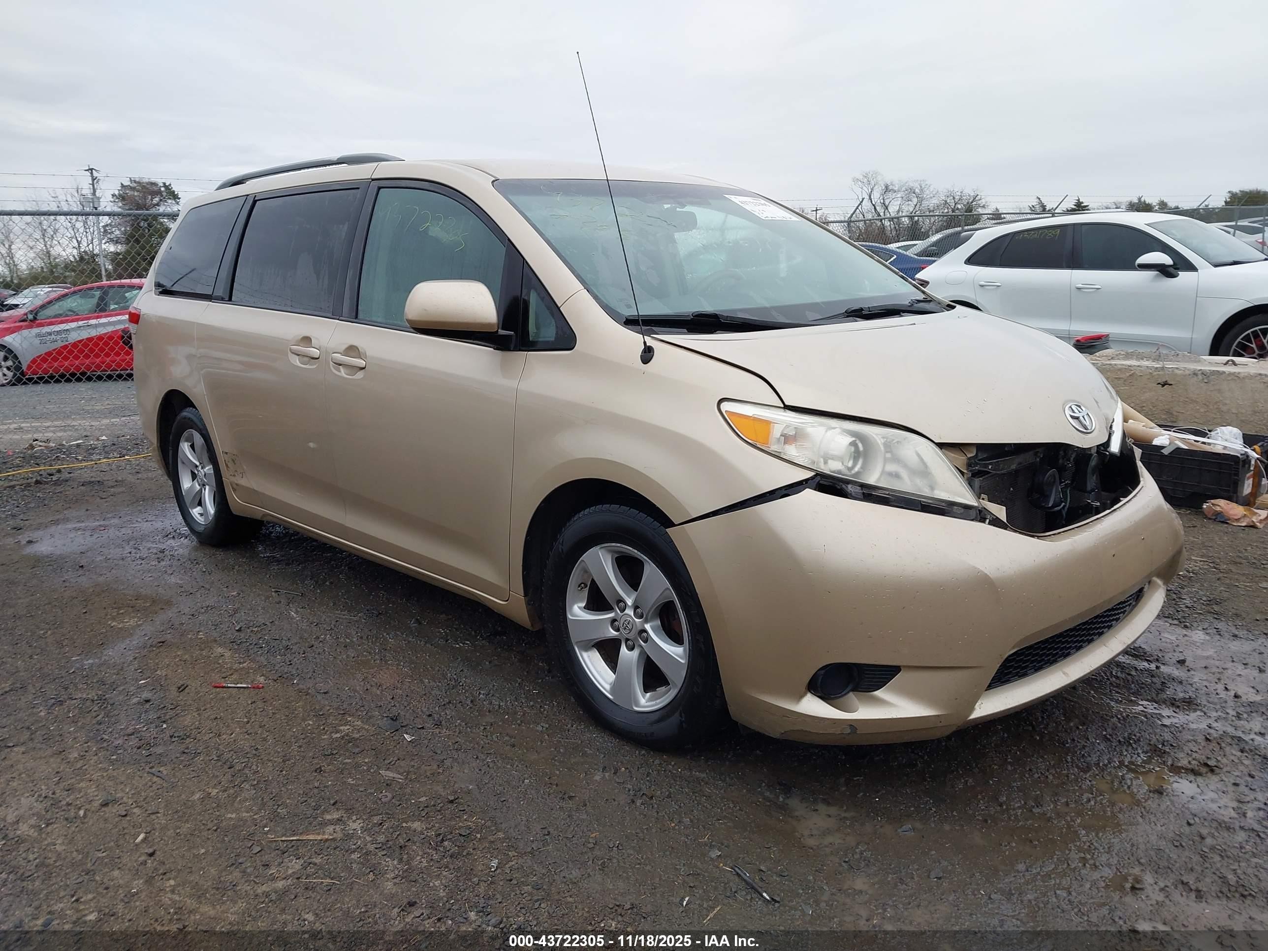 2011 Toyota Sienna LE, VIN 5TDKK3DC4BS124961 — Front end
