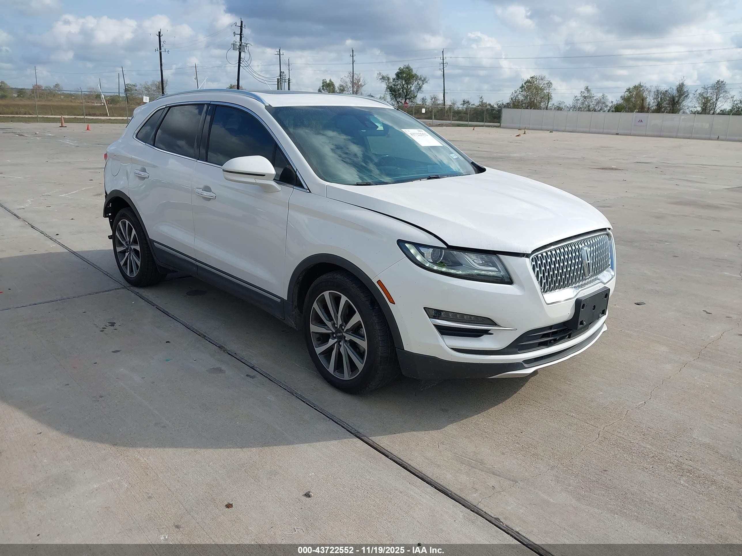 2019 Lincoln MKC Reserve, VIN 5LMCJ3C99KUL38880 — Rear end
