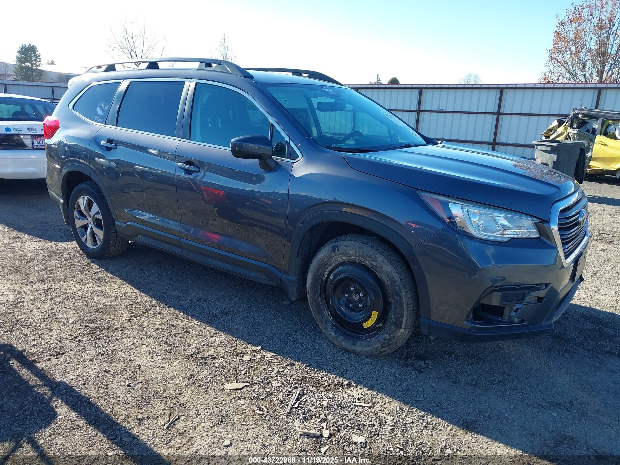 2020 Subaru Ascent Premium, VIN 4S4WMAFD9L3476745 — Front end