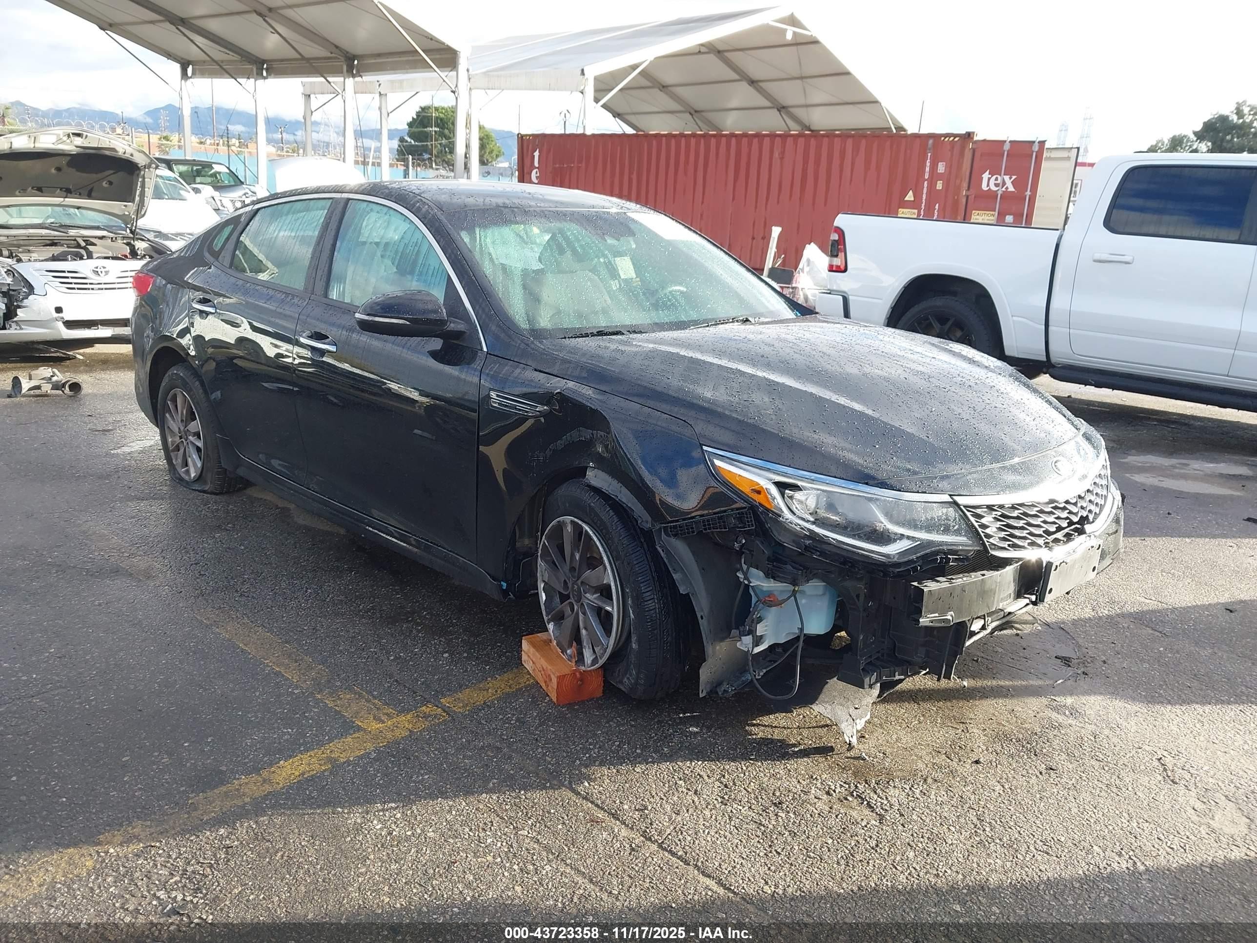 2019 Kia Optima S, VIN 5XXGT4L33KG275186 — Front end