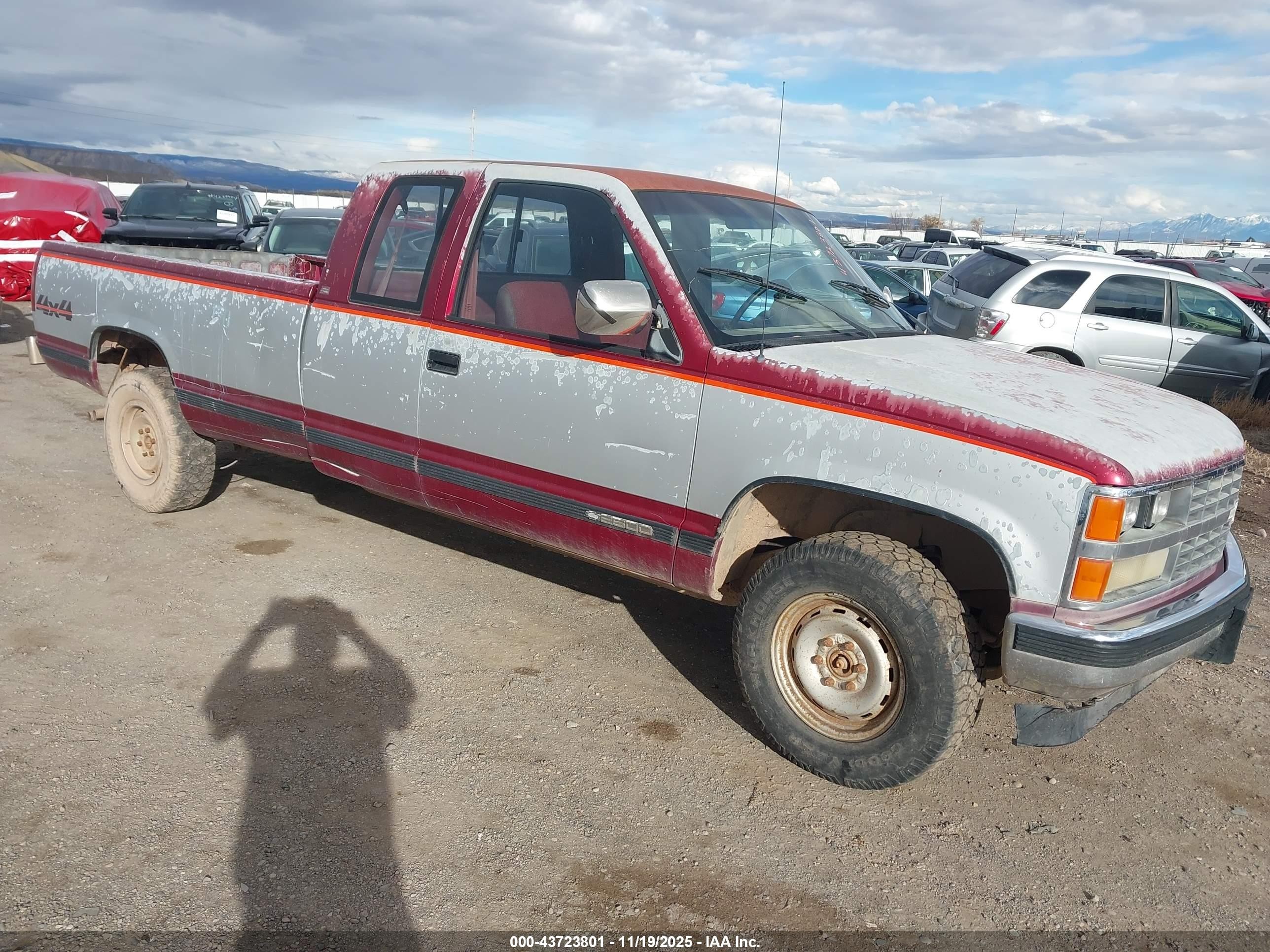 1988 Chevrolet Silverado 2500, VIN 2GCFK29K5J1221247 — Side