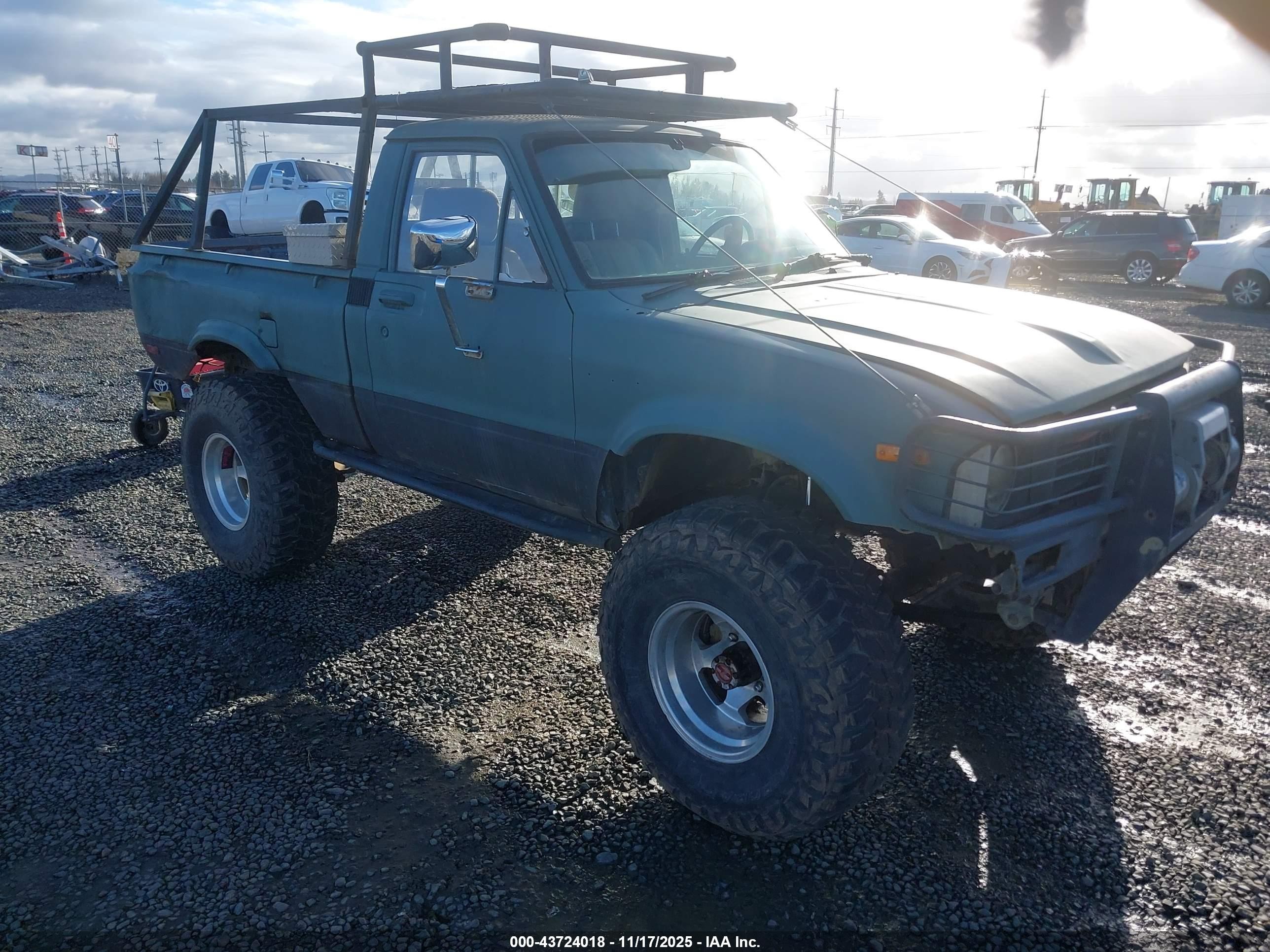 1981 Toyota Pickup, VIN JT4RN38D4B0015895 — Side