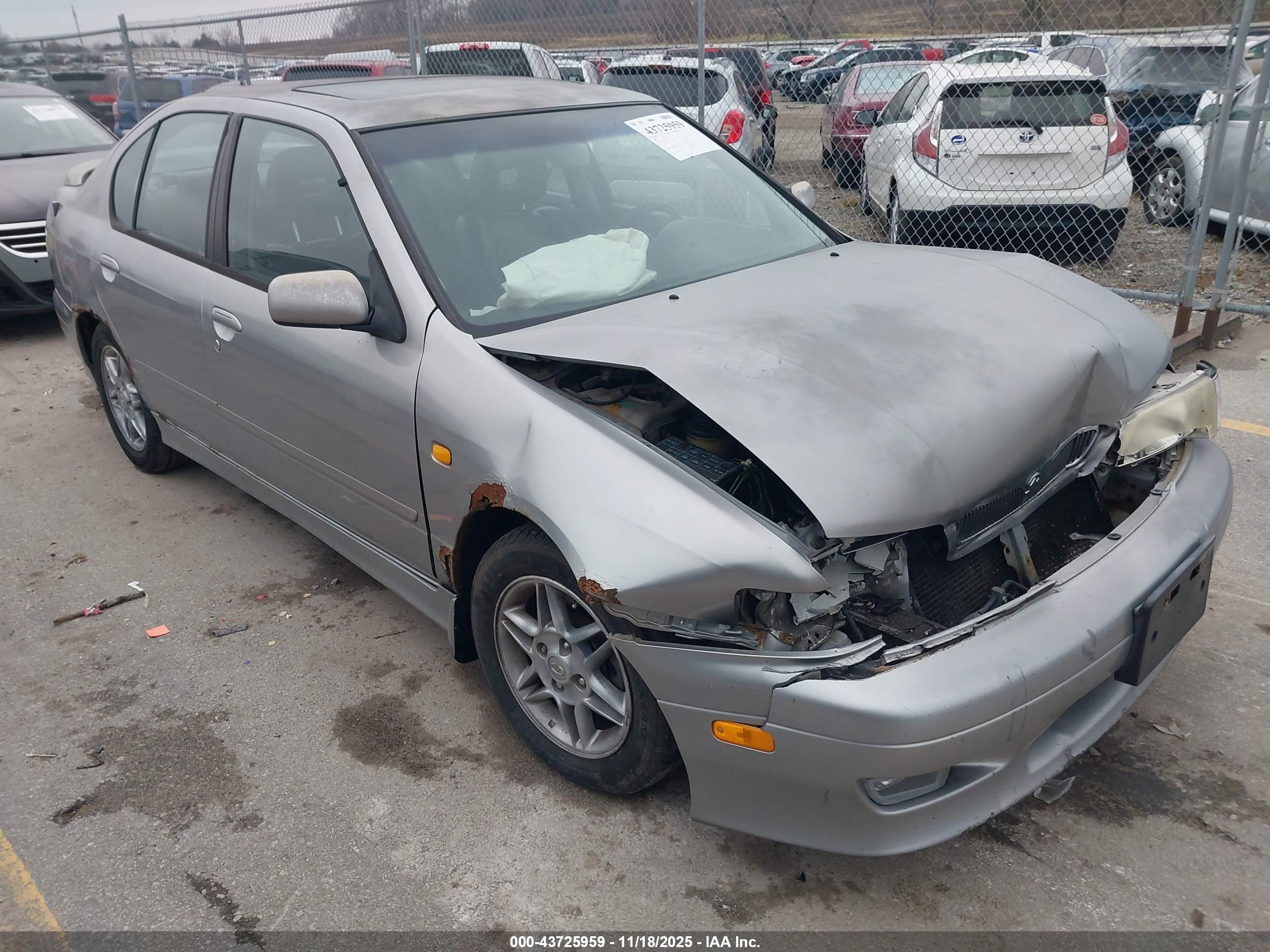 2000 Infiniti G20 Luxury, VIN JNKCP11A1YT307739 — Front end