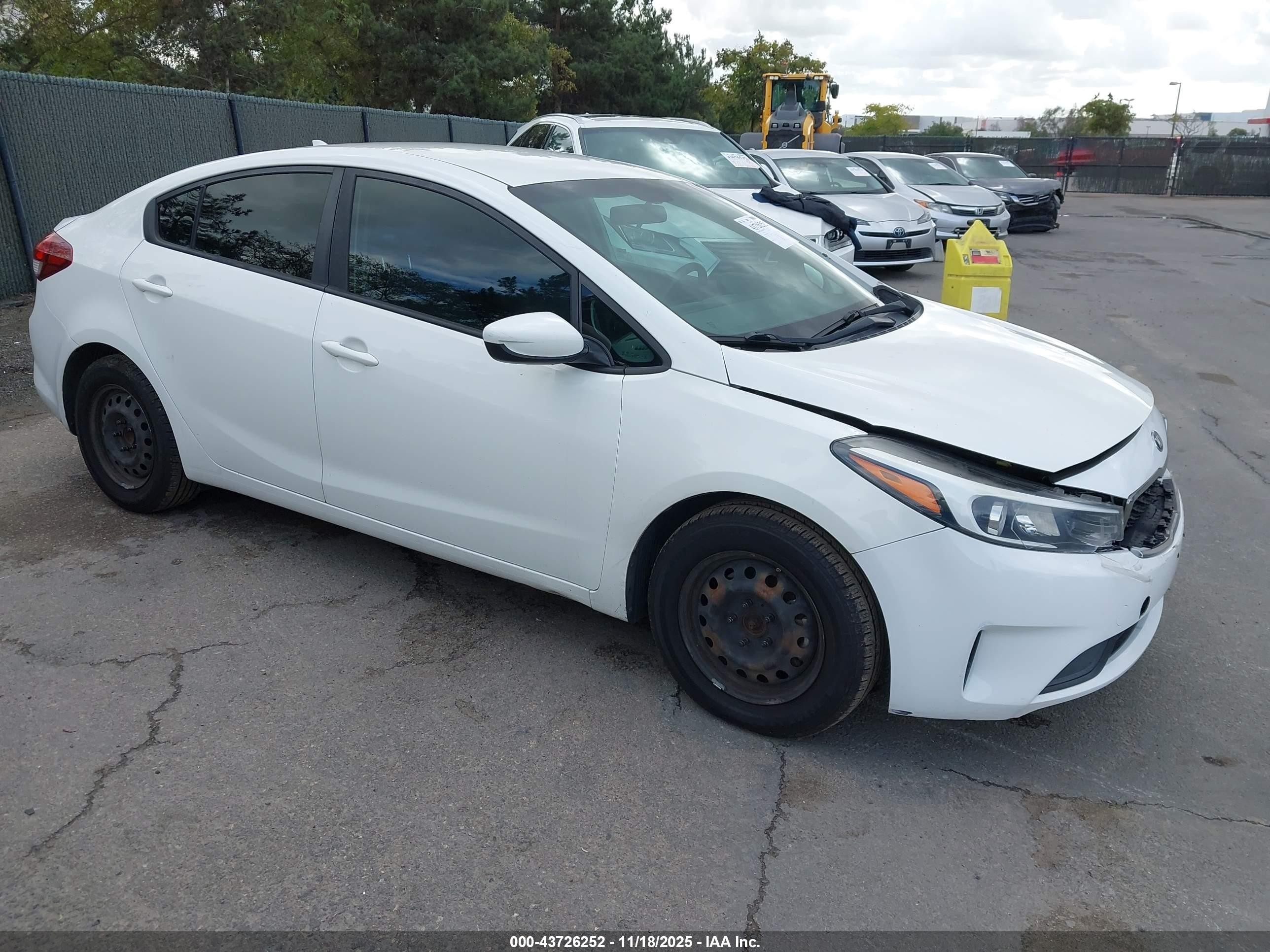 2017 Kia Forte LX, VIN 3KPFK4A7XHE034506 — Front end