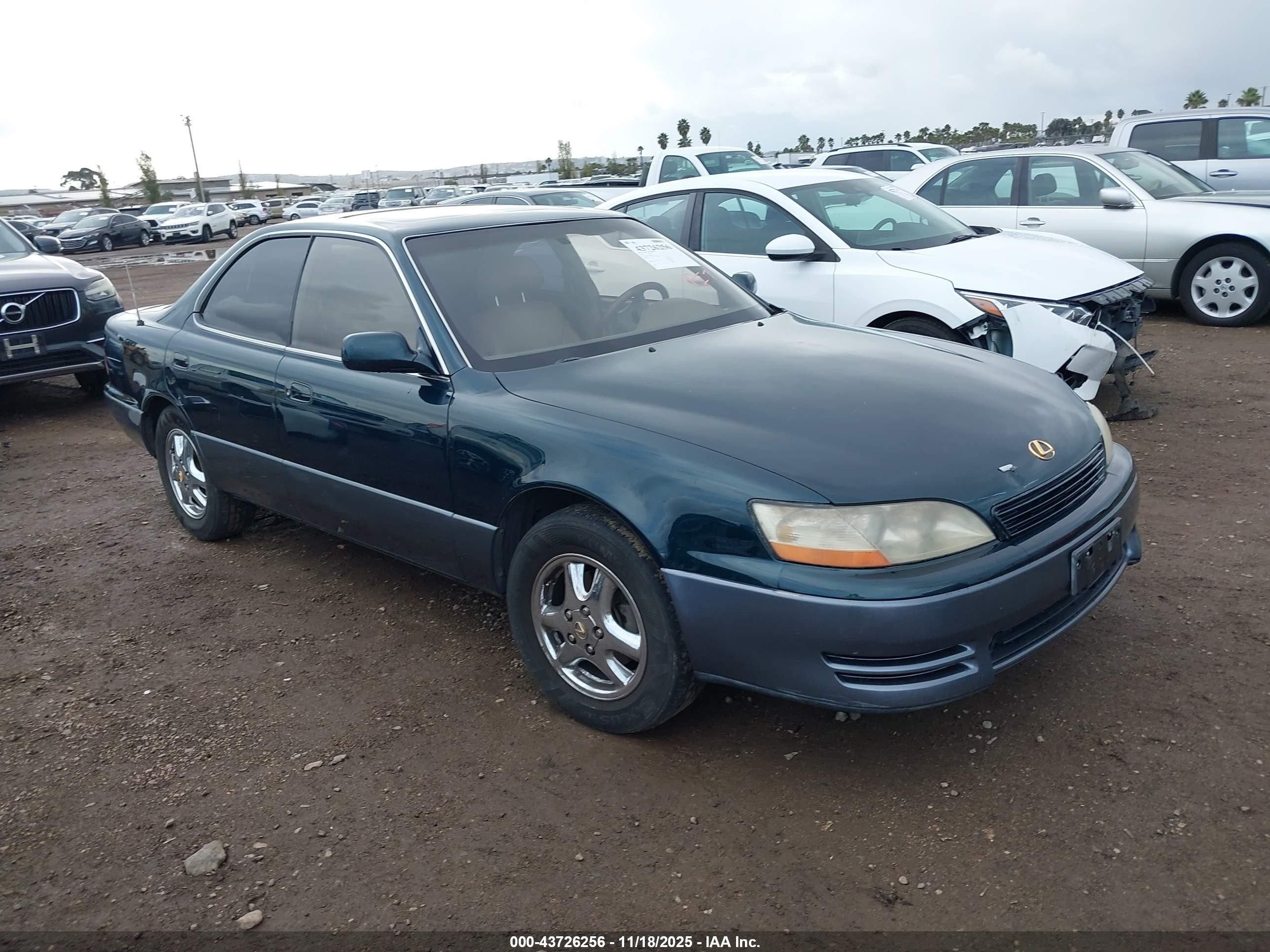 1994 Lexus ES 300, VIN JT8GK13T4R0011115 — Front end