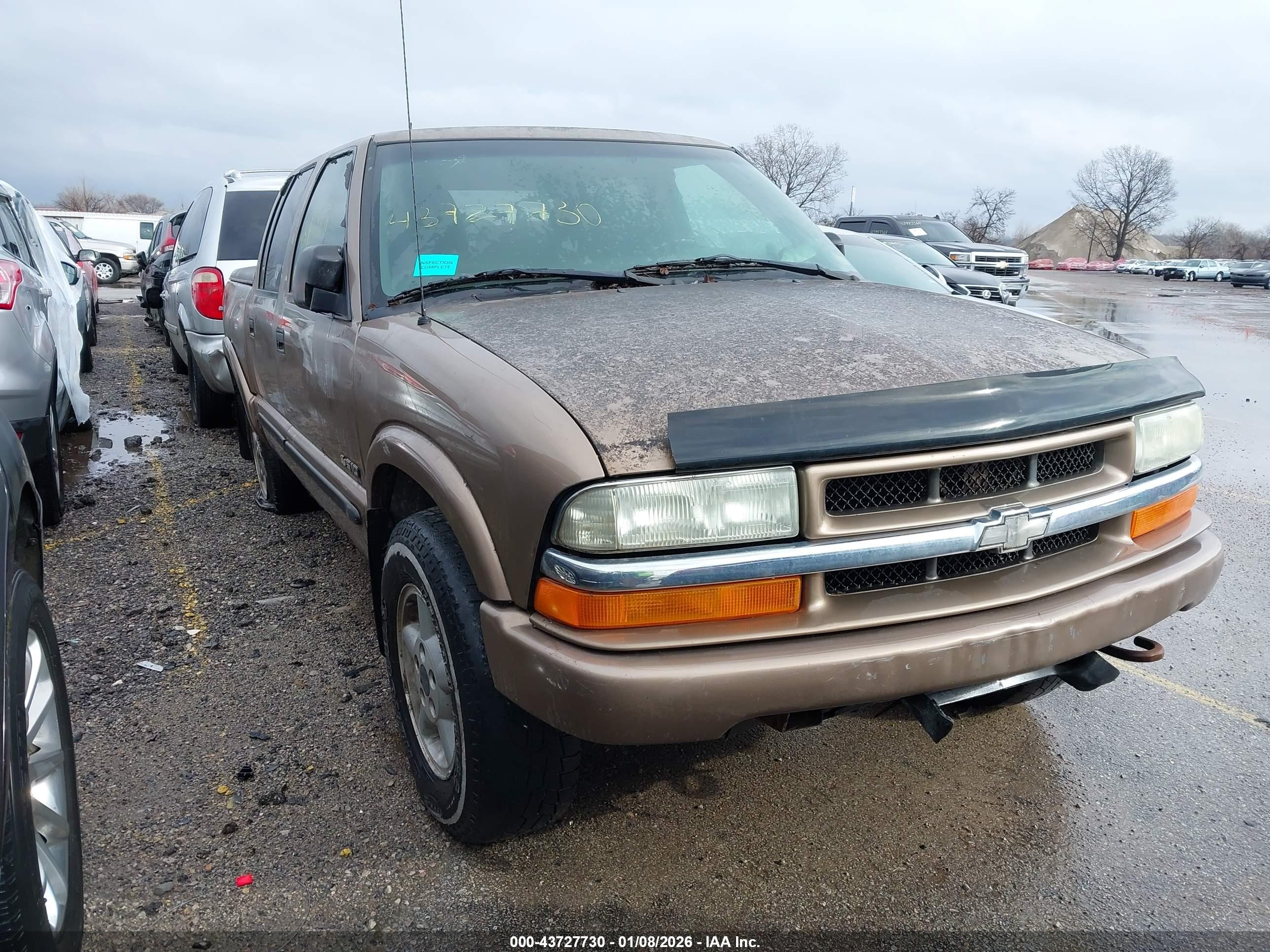 2004 Chevrolet S-10 LS, VIN 1GCDT13XX4K139750 — Rear end