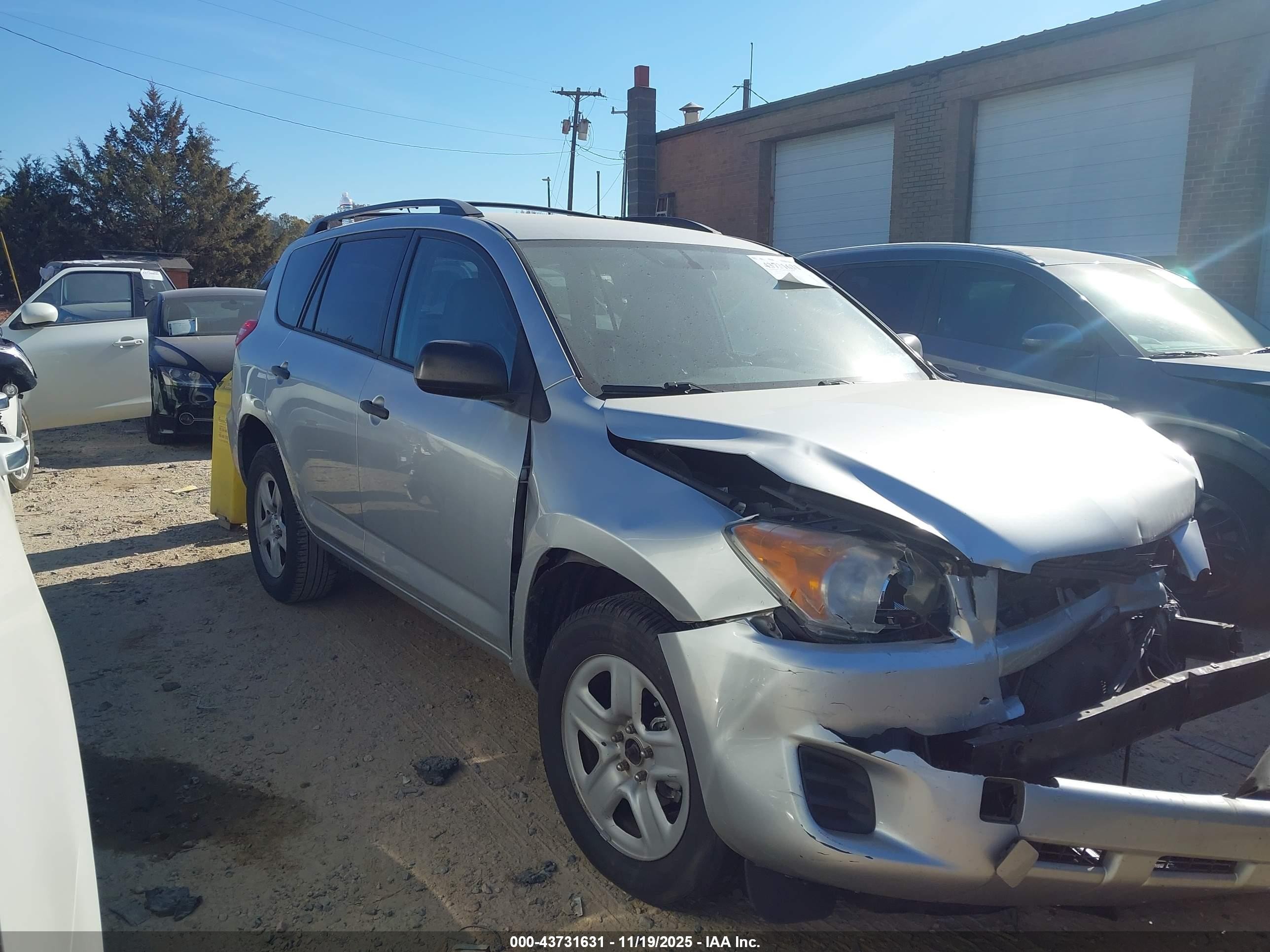 2011 Toyota RAV4, VIN 2T3BF4DV3BW164944 — Front end
