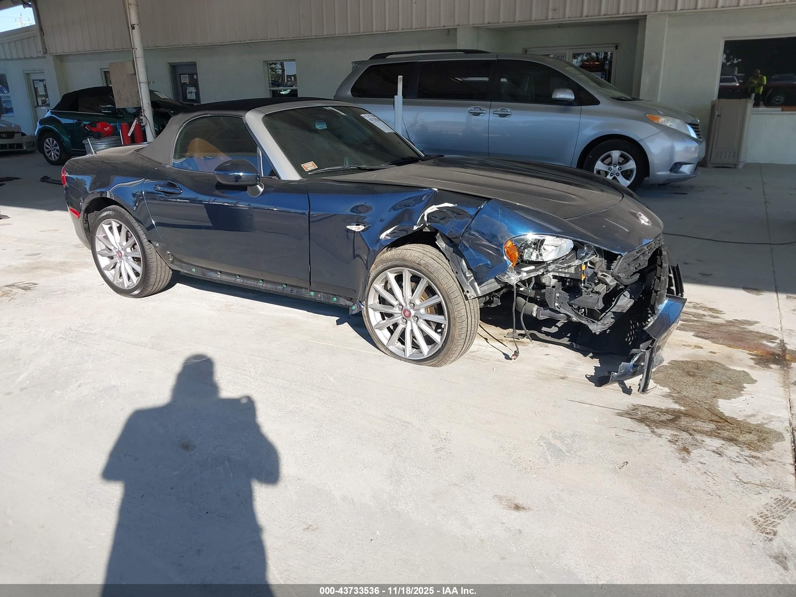 2019 FIAT 124 Spider Lusso, VIN JC1NFAEKXK0142747 — Front end