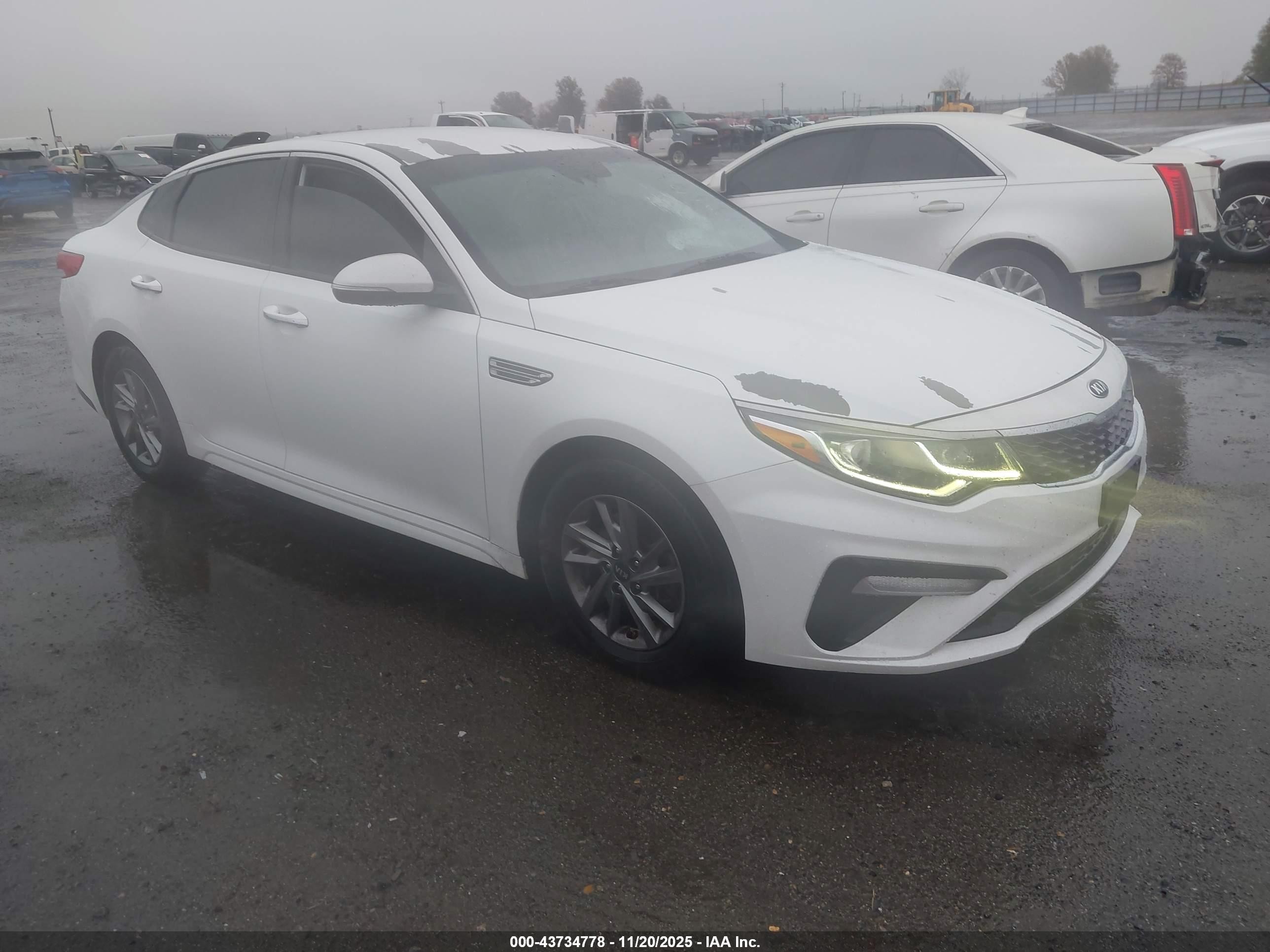 2019 Kia Optima LX, VIN 5XXGT4L30KG285769 — Front end