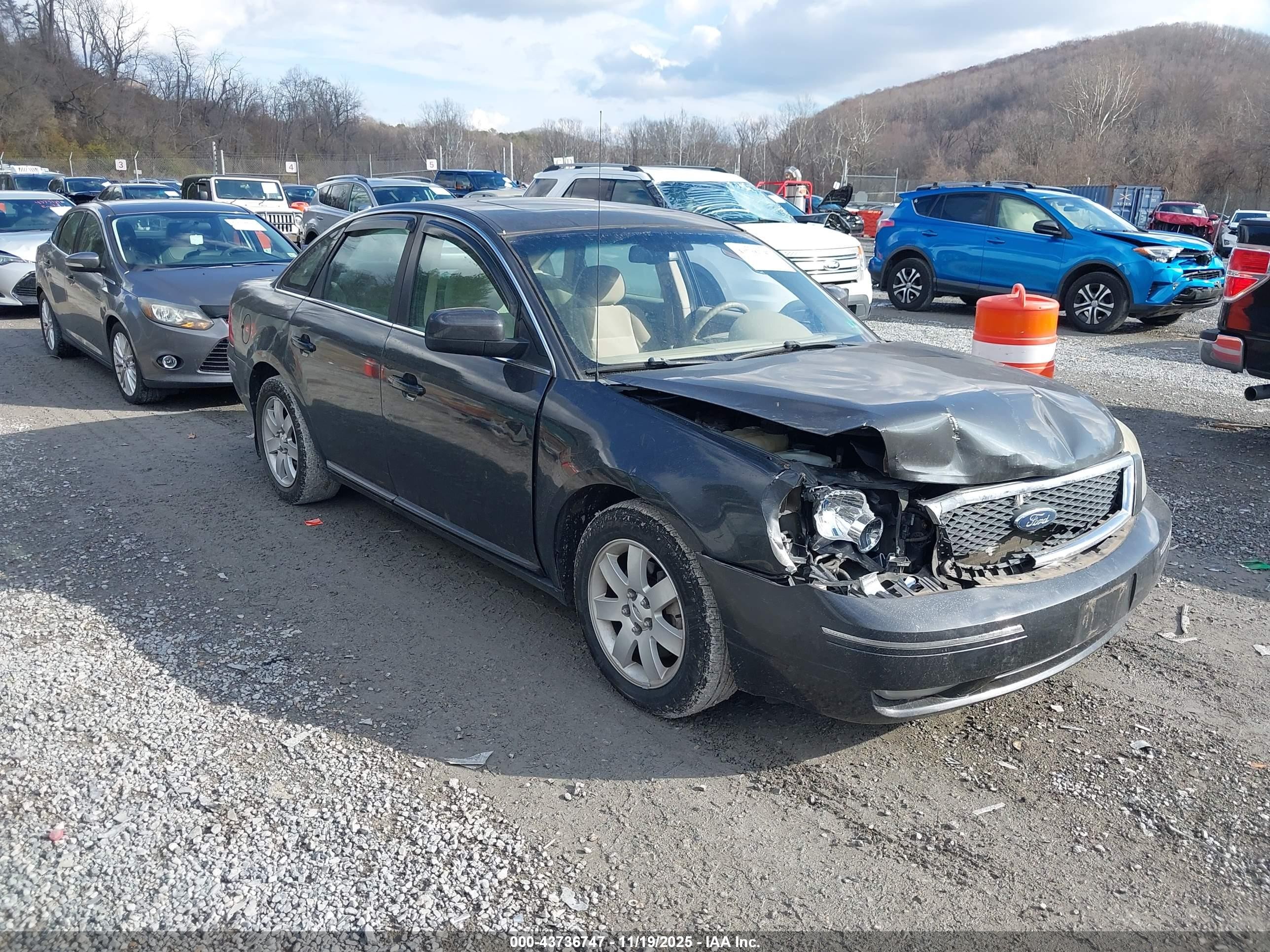2007 Ford Five Hundred SEL, VIN 1FAHP24177G147775 — Front end