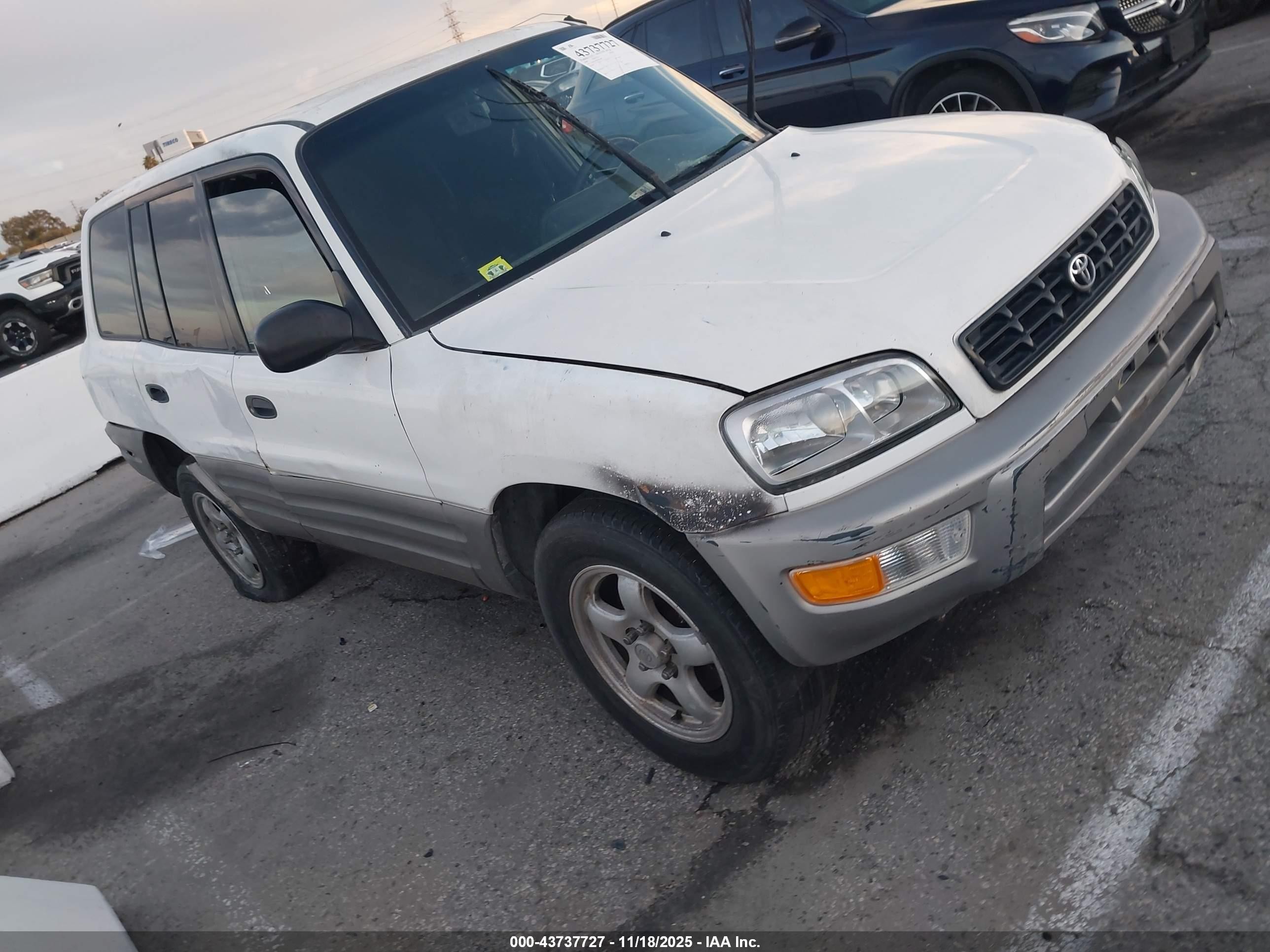 1998 Toyota RAV4, VIN JT3GP10V0W0029989 — Stripped