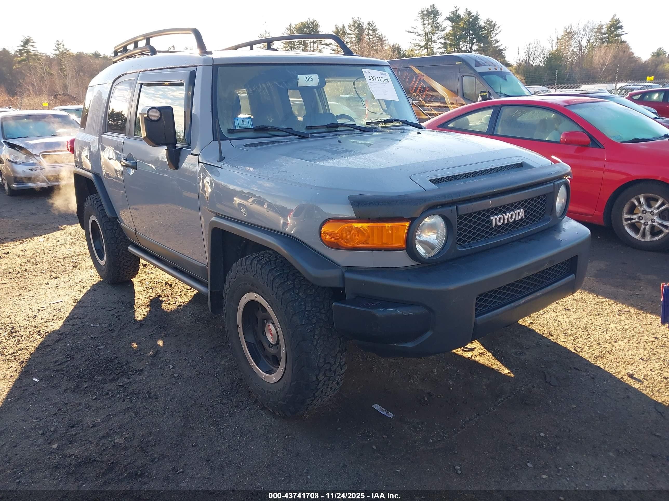 2013 Toyota FJ Cruiser, VIN JTEBU4BF8DK155438 — Rear end