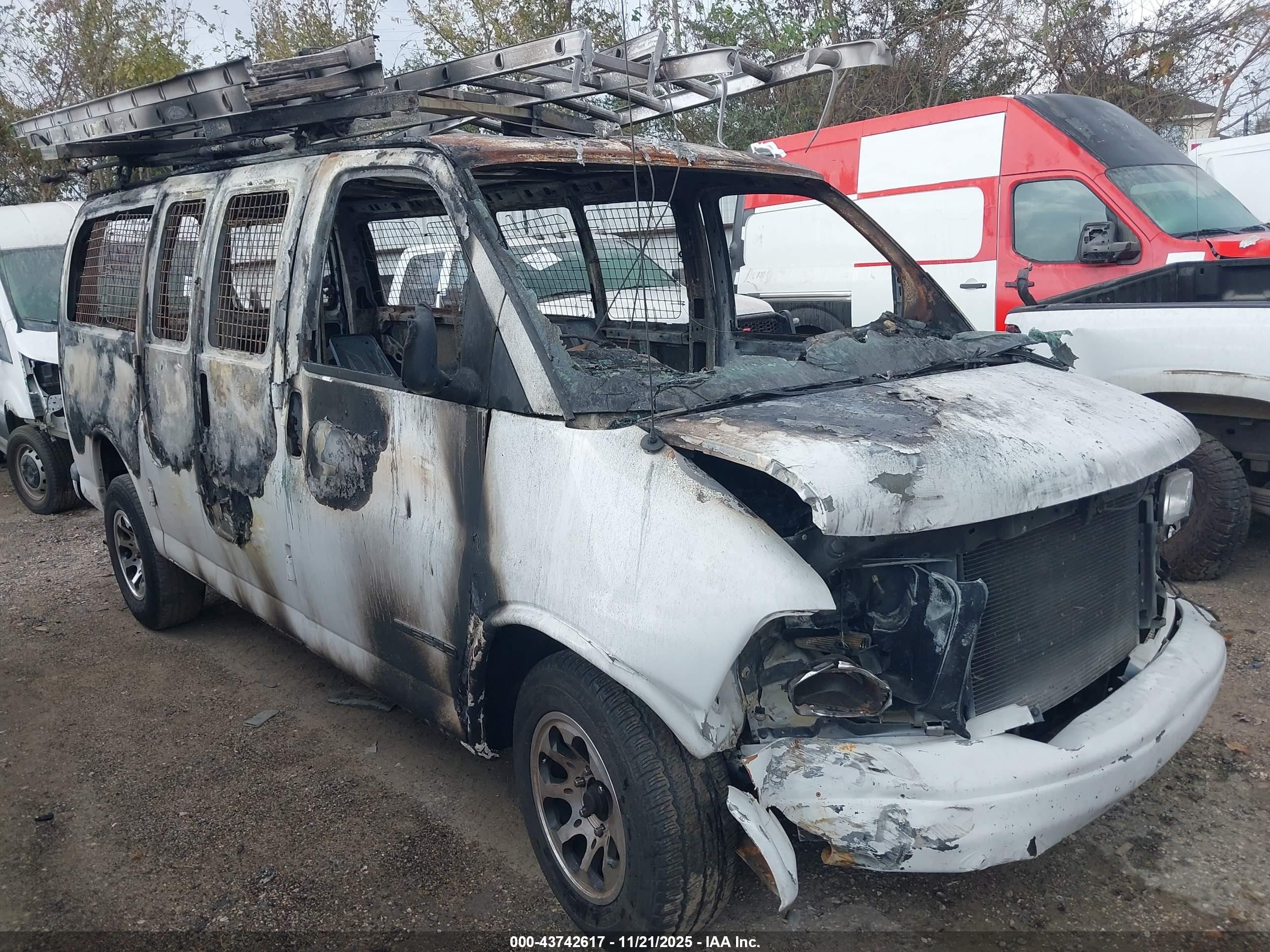 1998 GMC Savana, VIN 1GTFG25W6W1102470 — Burn