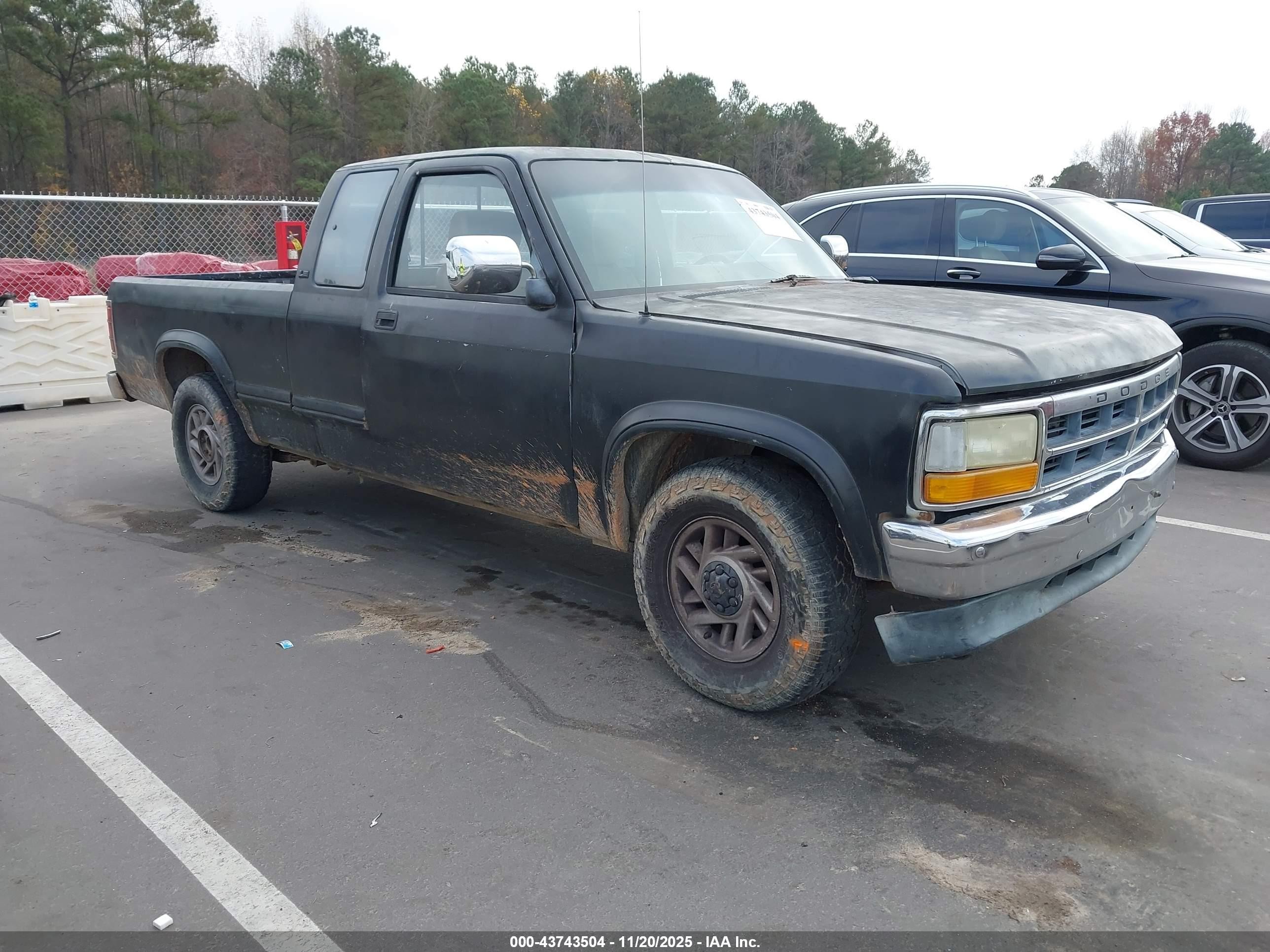 1992 Dodge Dakota, VIN 1B7GL23Y0NS614948 — Перед