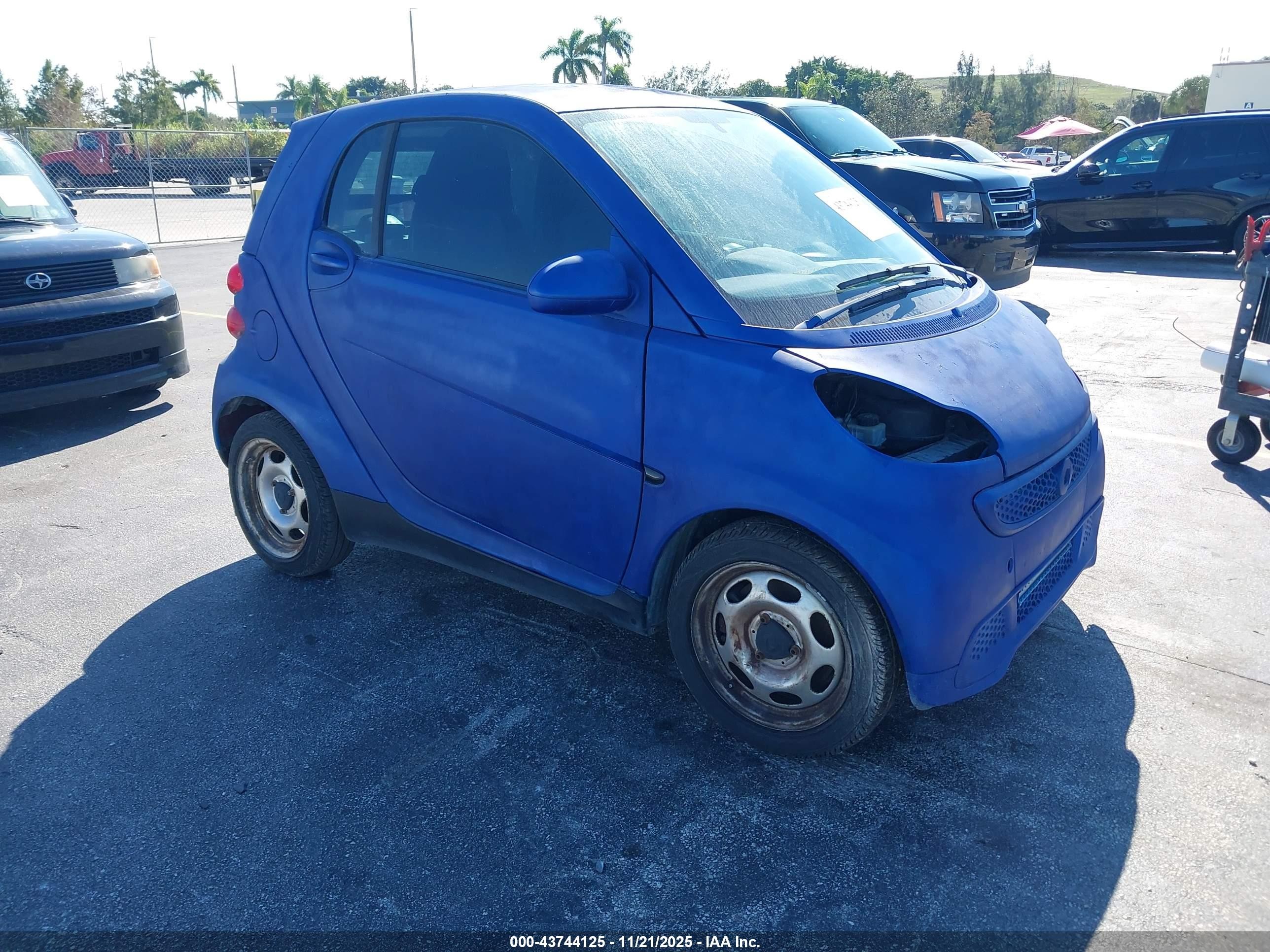 2013 Smart fortwo Pure, VIN WMEEJ3BA1DK664524 — Stripped