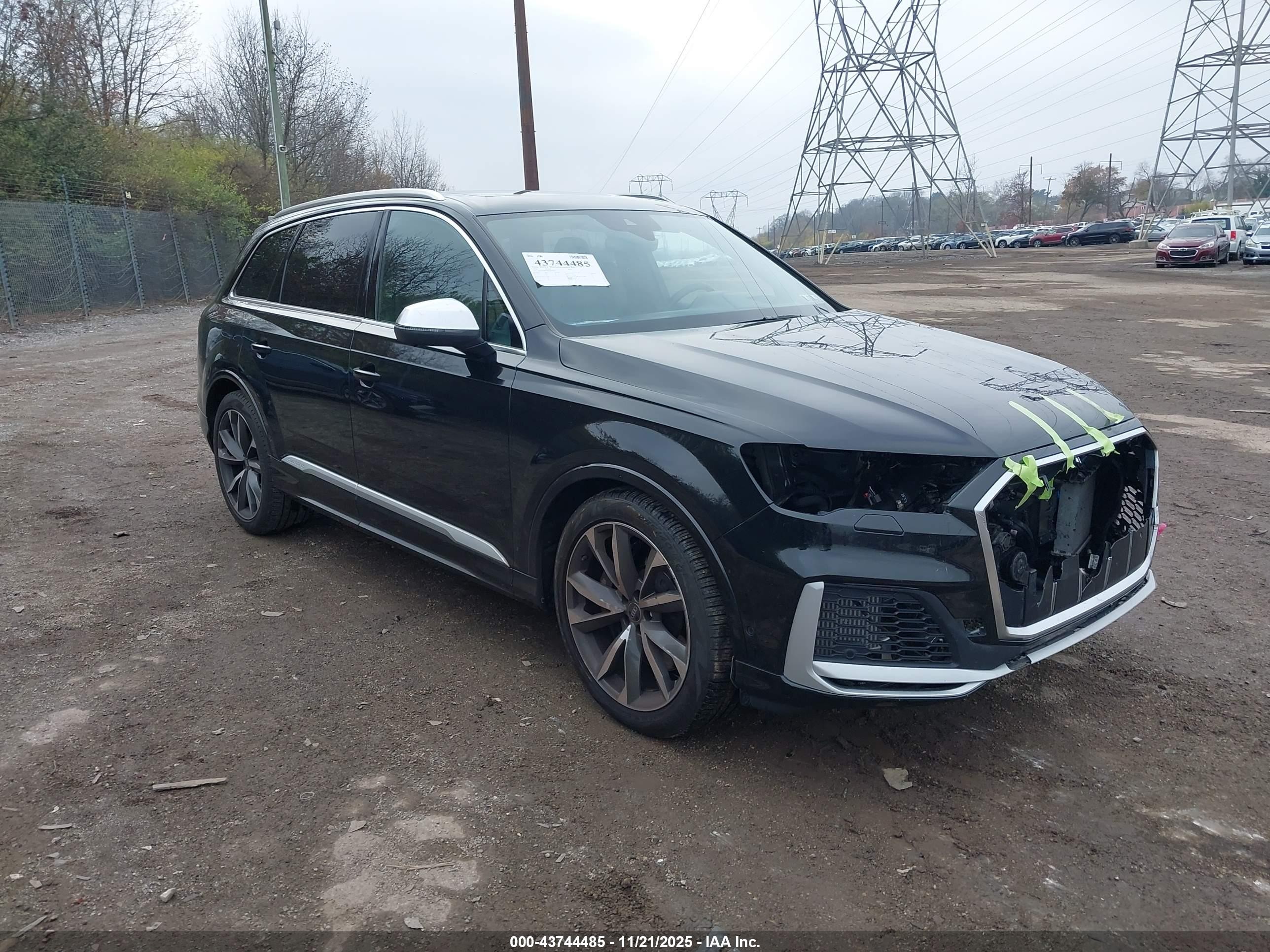 2022 Audi SQ7 Prestige, VIN WA1VWBF79ND006894 — Перед