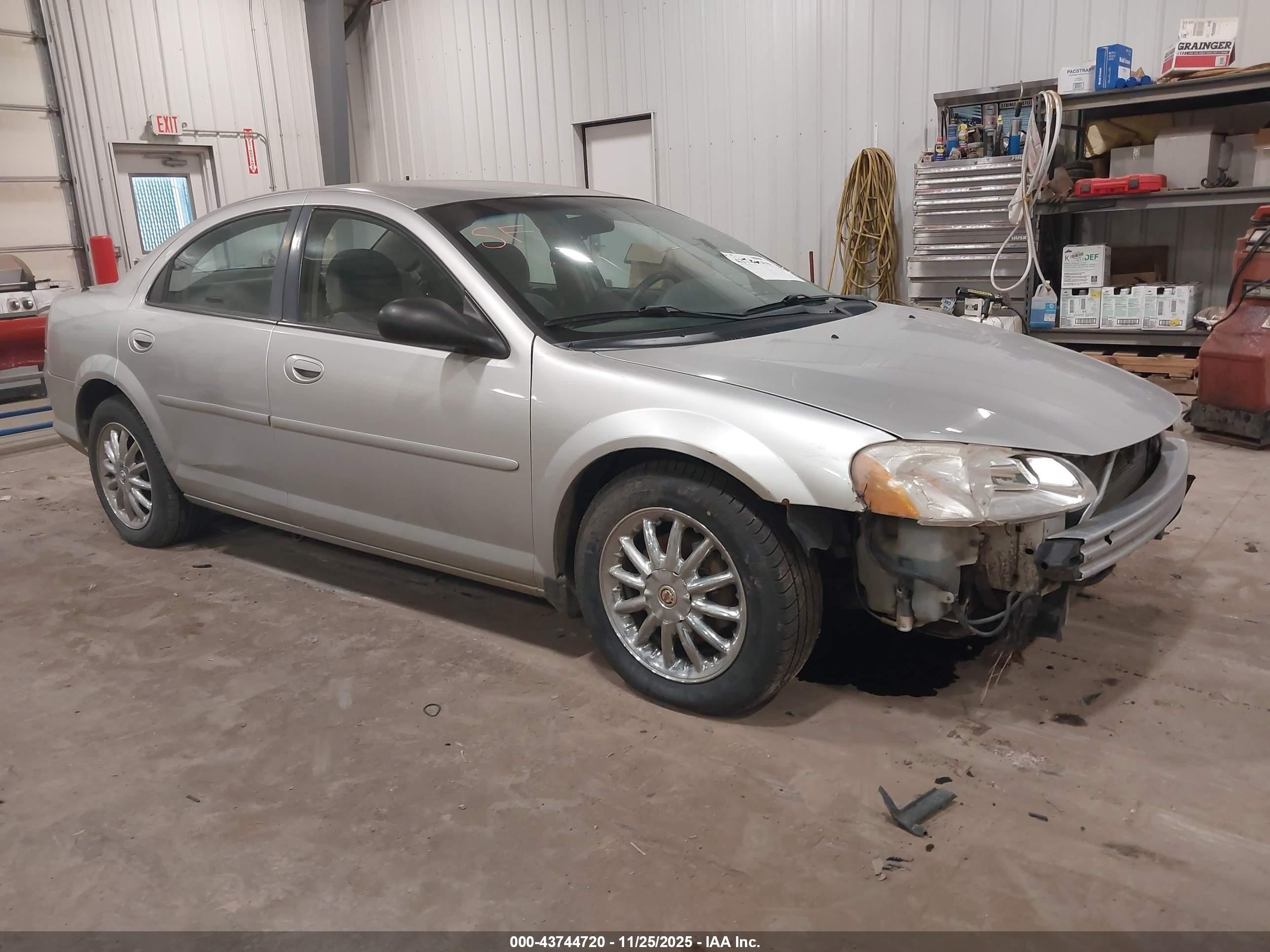 2002 Chrysler Sebring LX, VIN 1C3EL46X12N239513 — Перед