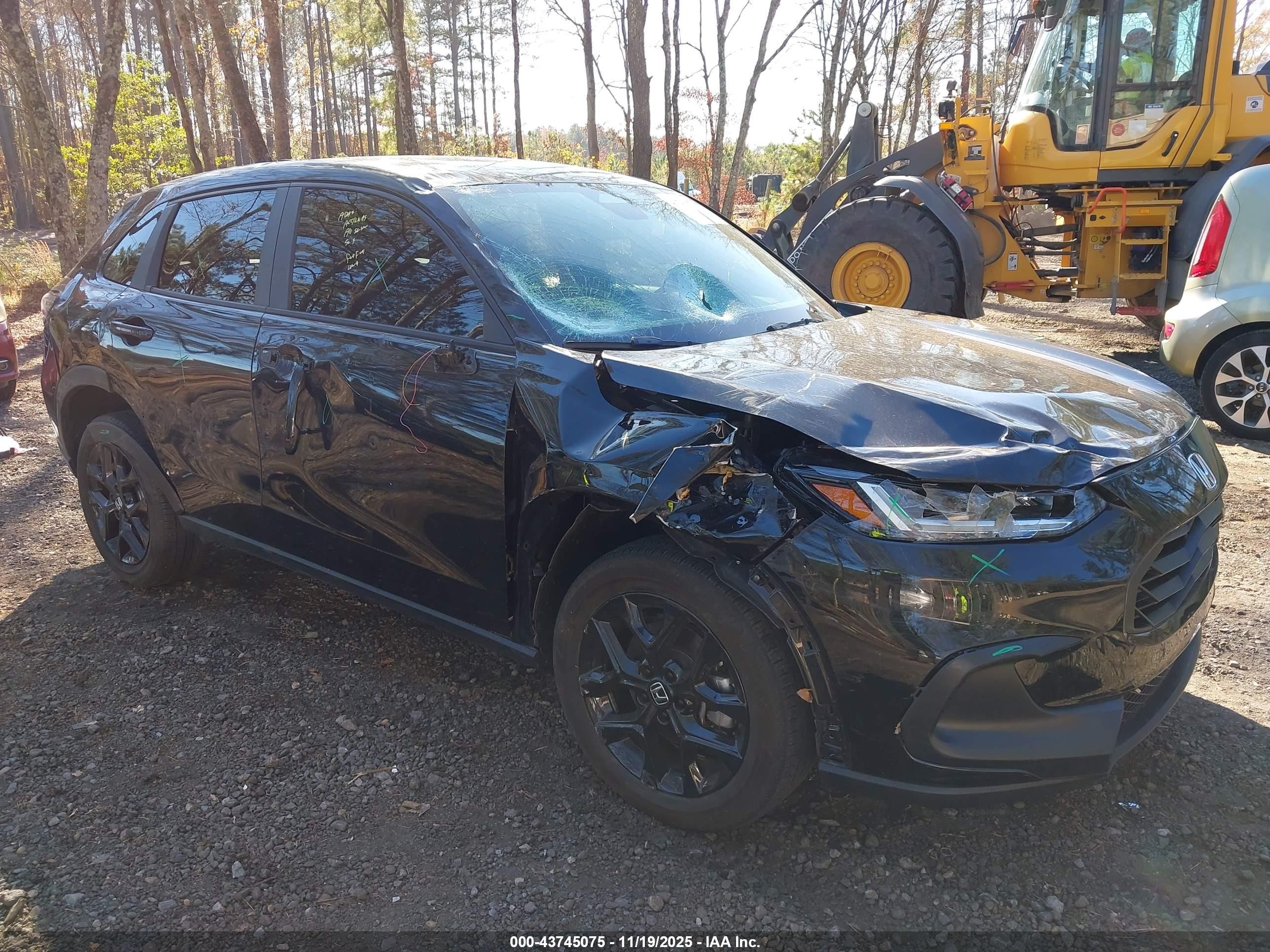 2025 Honda HR-V Sport, VIN 3CZRZ2H51SM726002 — Фото с аукциона 1 of 18
