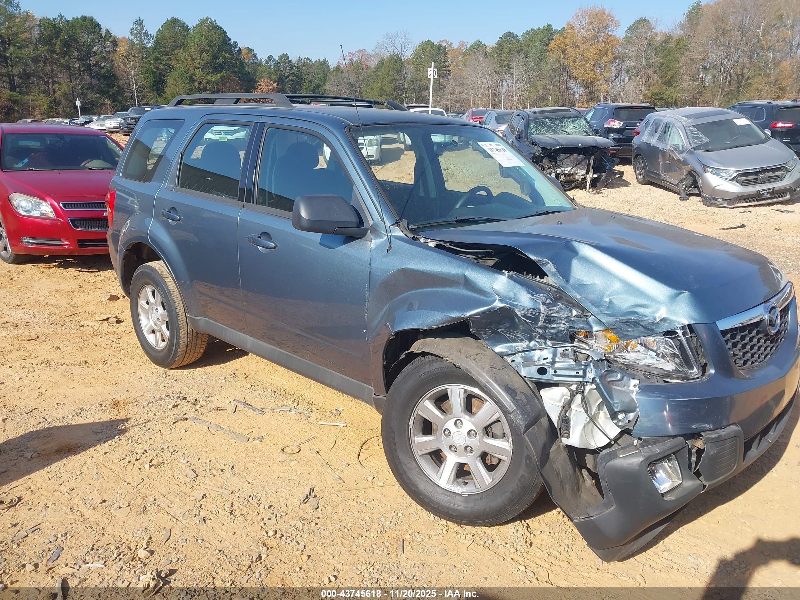 2011 Mazda Tribute Sport, VIN 4F2CY0C79BKM03304 — Перед