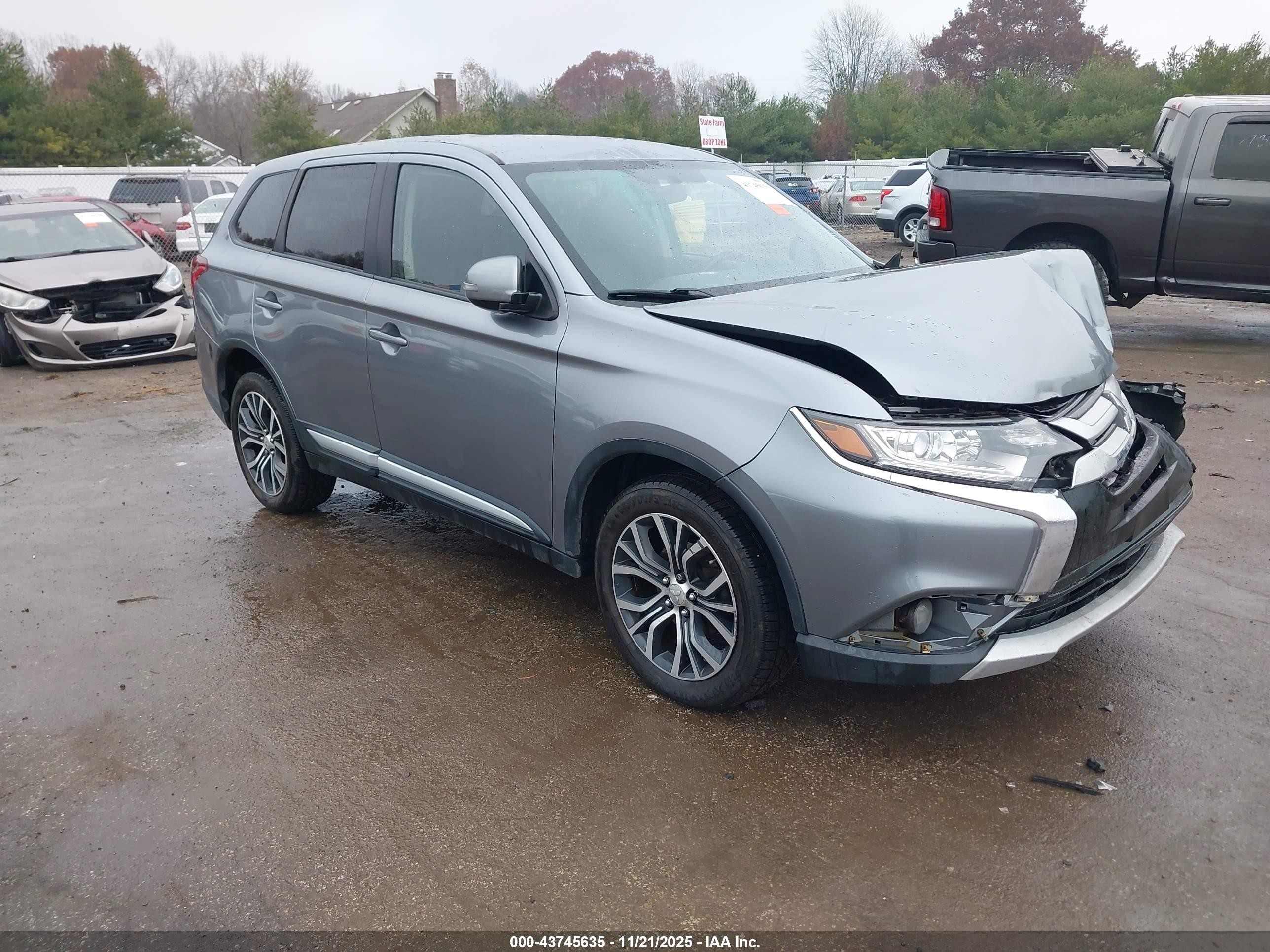 2016 Mitsubishi Outlander SE, VIN JA4AZ3A39GZ005265 — Front end