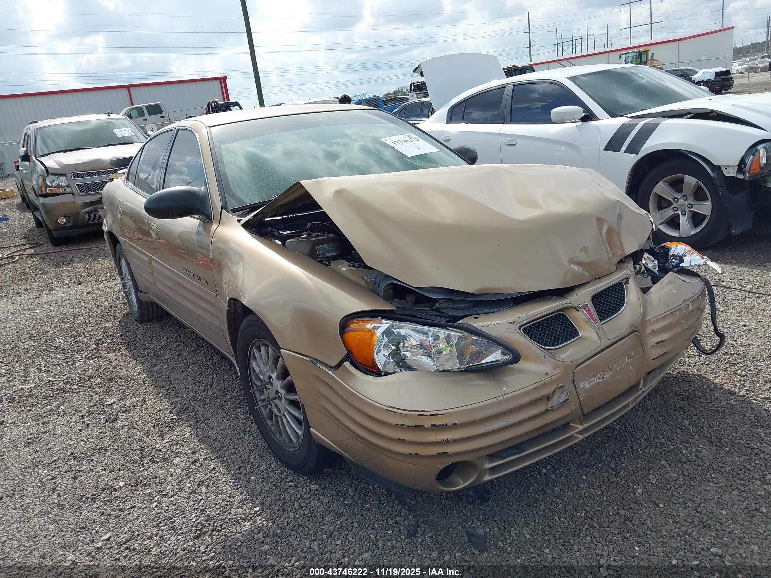 1999 Pontiac Grand Am SE2, VIN 1G2NE52T2XM869508 — Front end