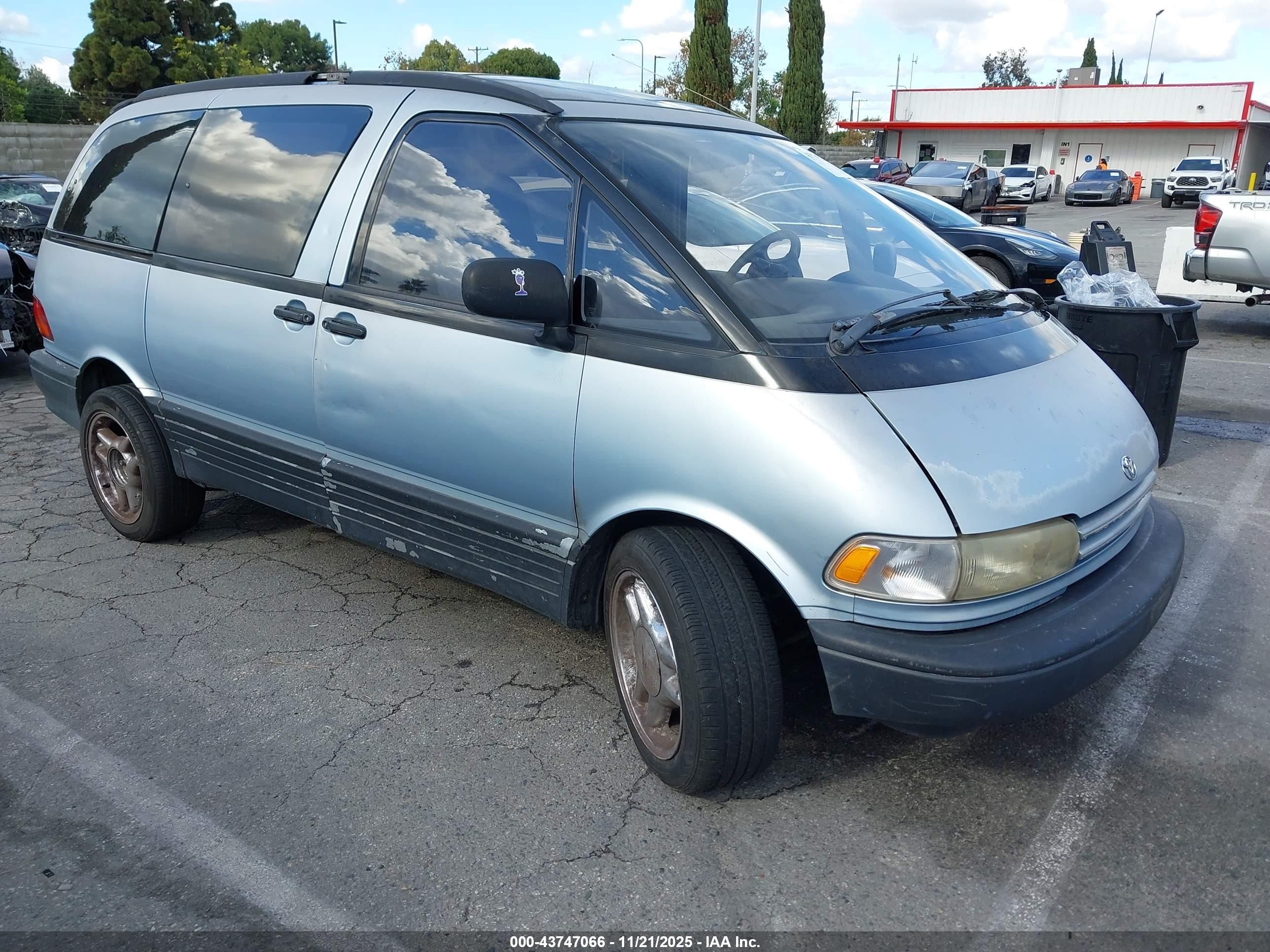1991 Toyota Previa LE, VIN JT3AC12R6M0054071 — Rear end