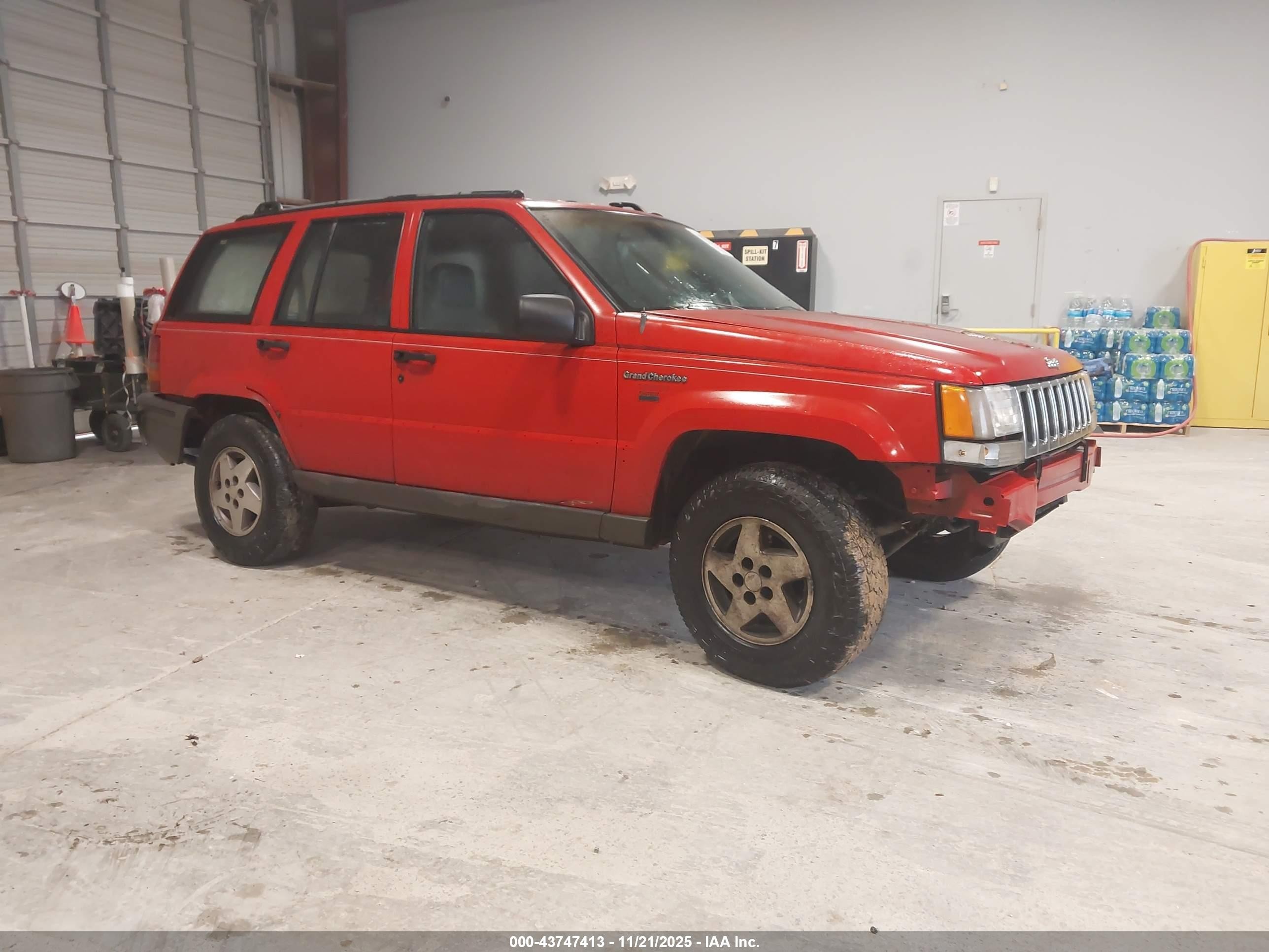 1994 Jeep Grand Cherokee Laredo, VIN 1J4FX58S8RC338678 — Side