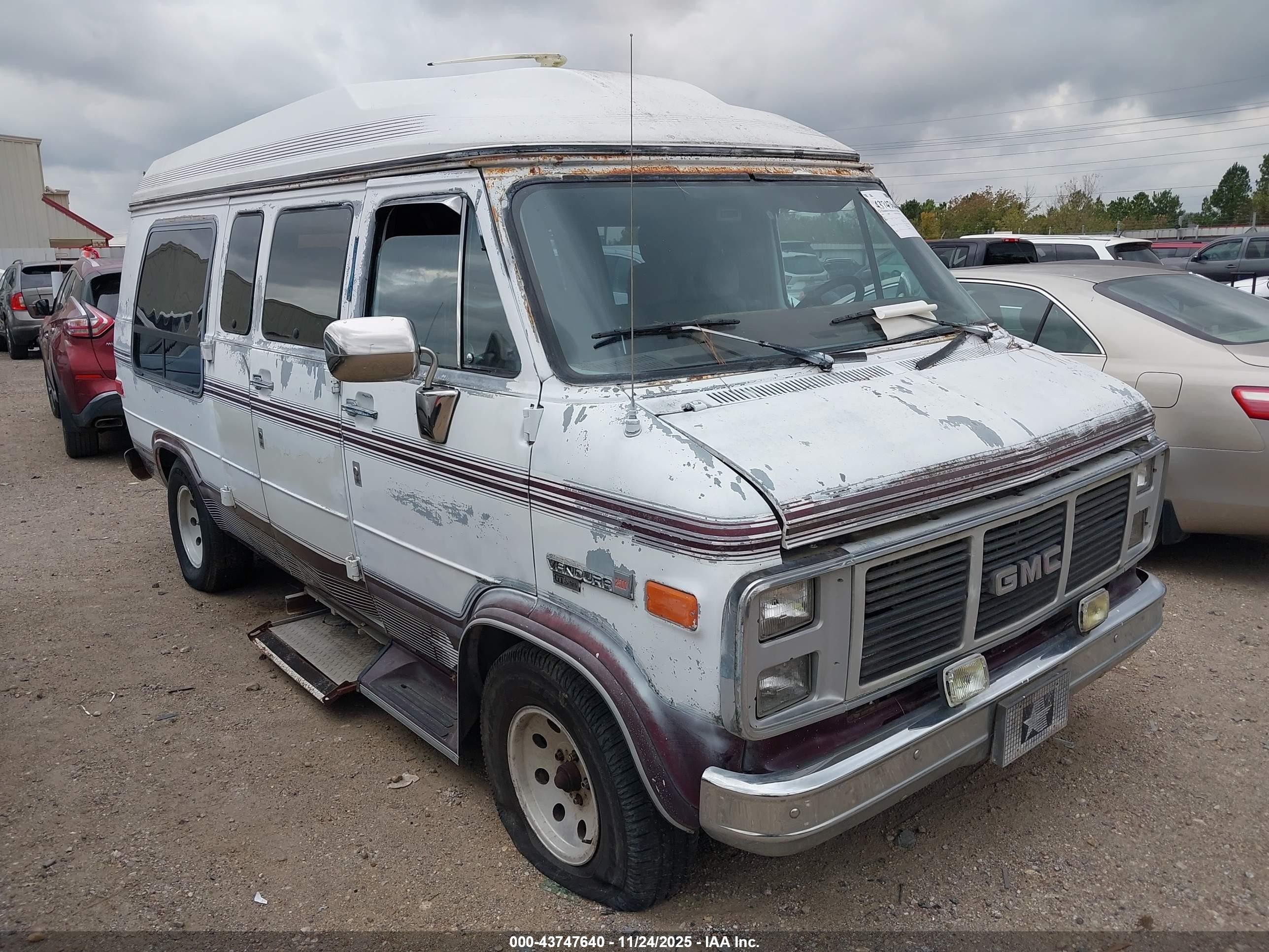 1990 GMC Vandura, VIN 1GDEG25K2L7502829 — Side