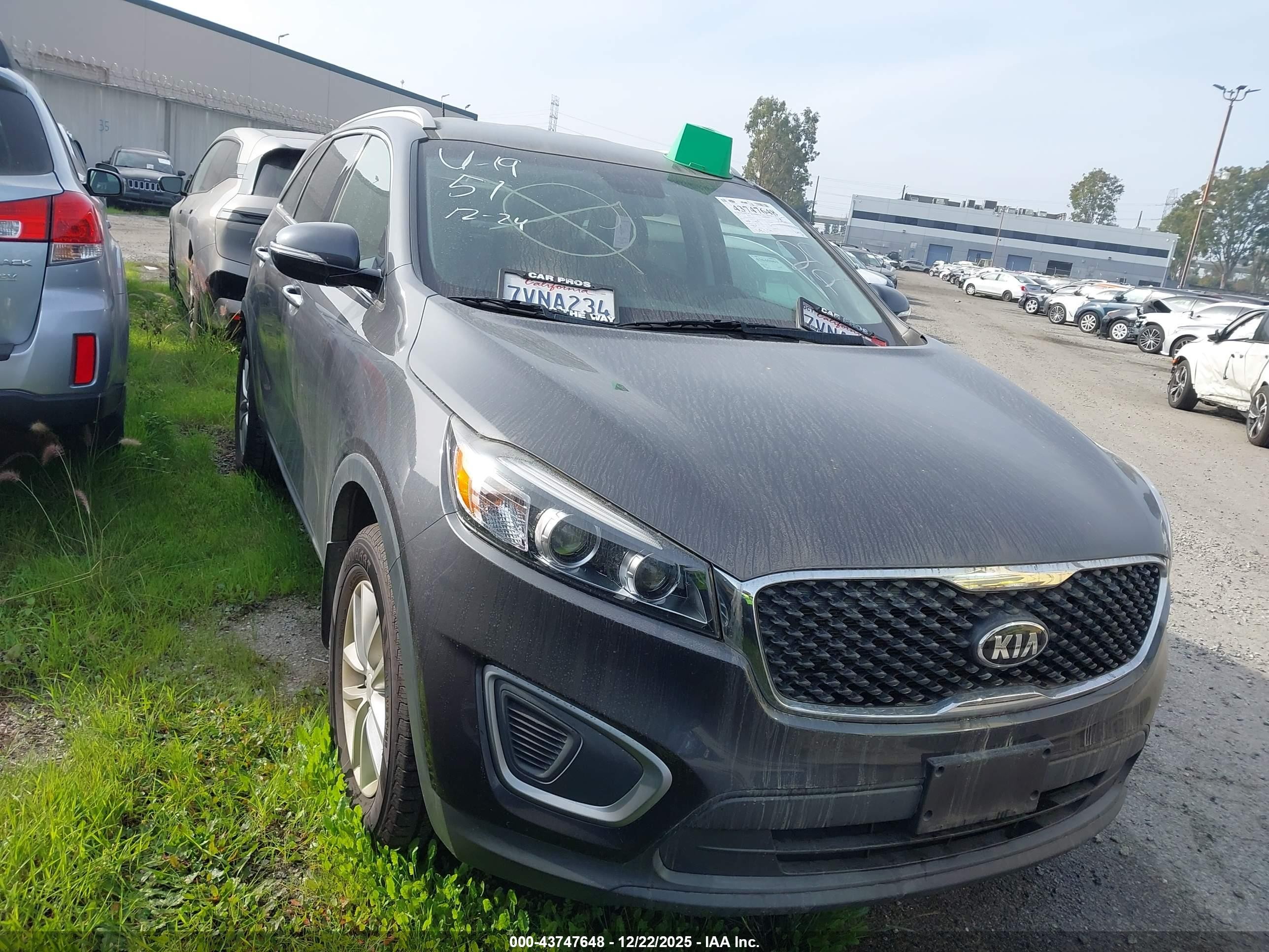 2017 Kia Sorento LX, VIN 5XYPG4A3XHG208211 — Rear end
