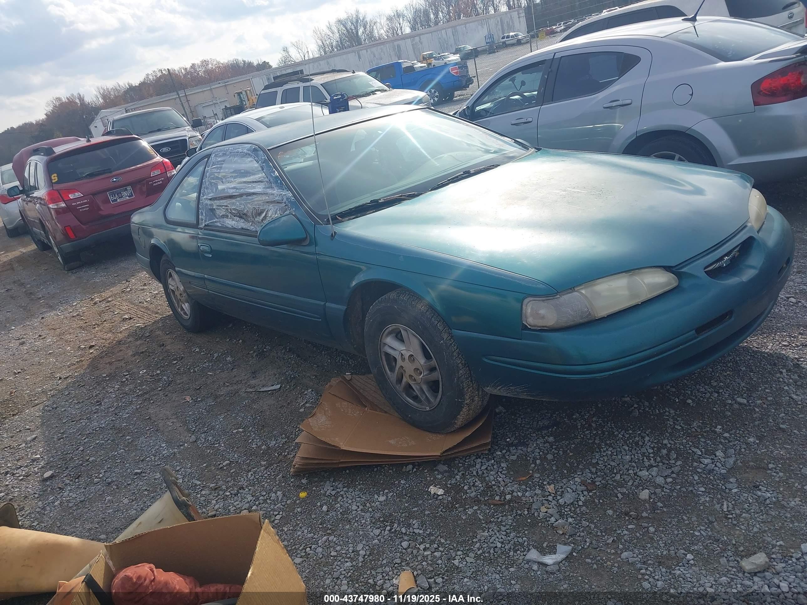 1996 Ford Thunderbird LX, VIN 1FALP6244TH161443 — Side