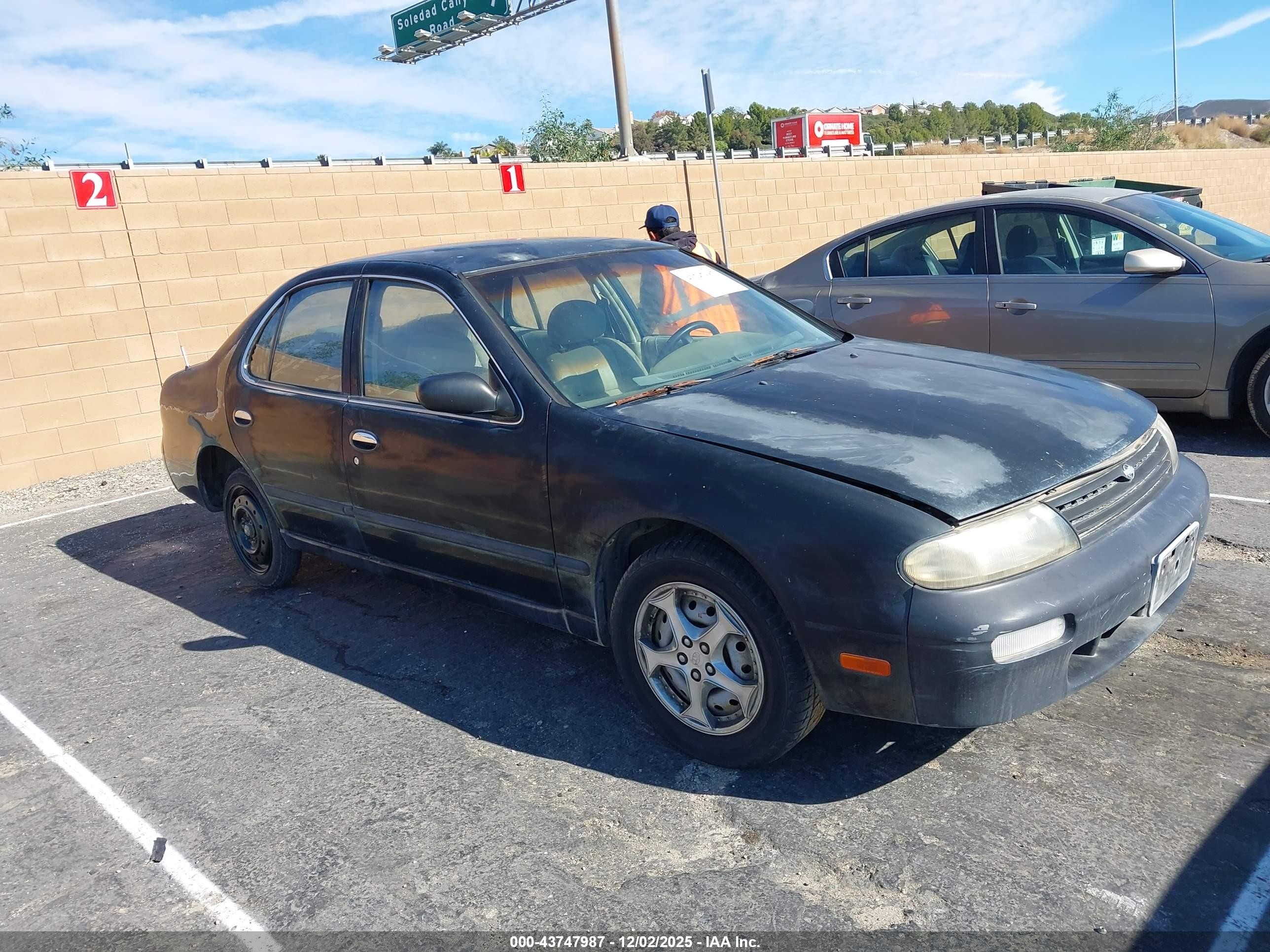 1996 Nissan Altima XE, VIN 1N4BU31D5TC122944 — Rear end