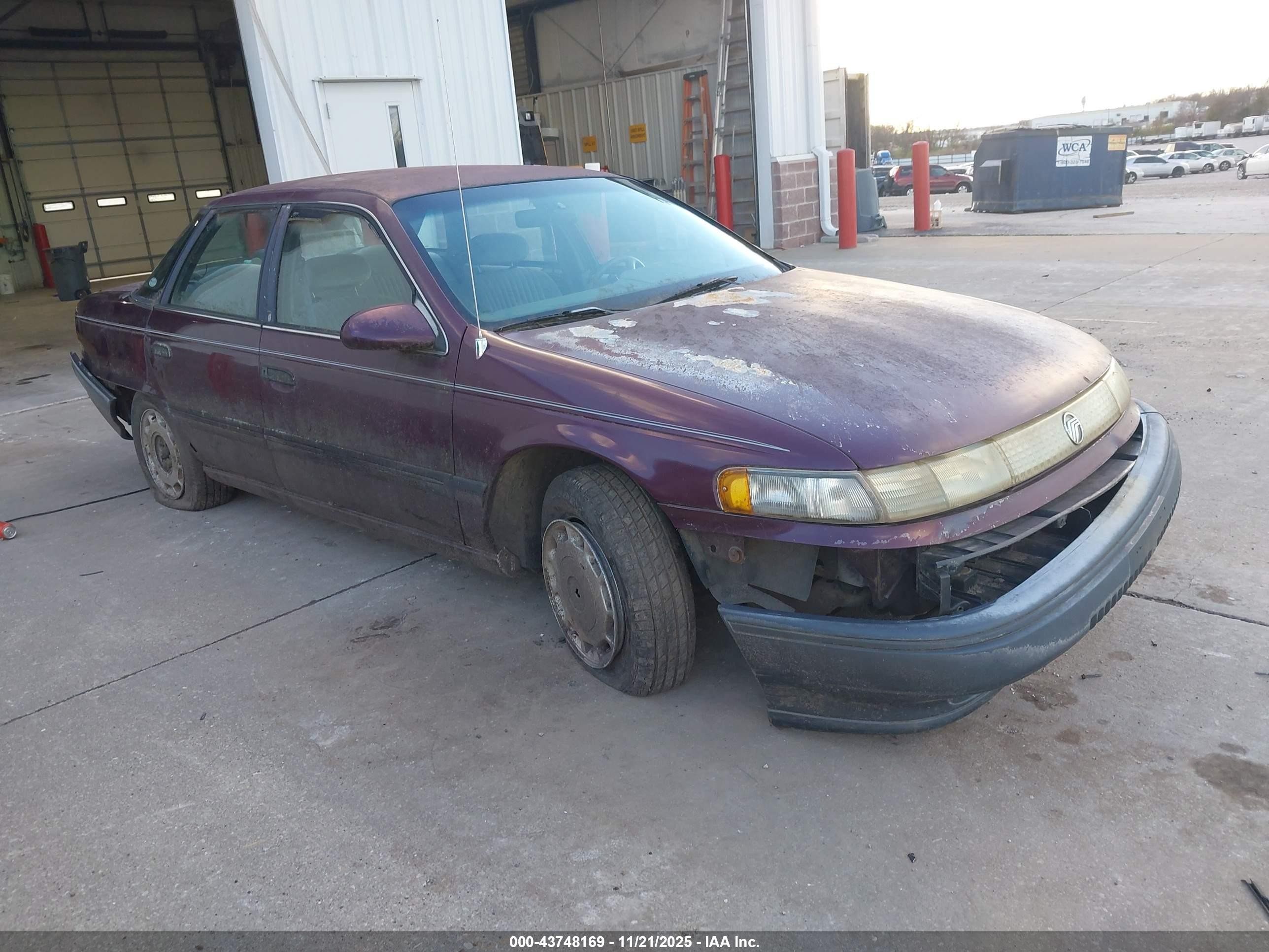 1992 Mercury Sable, VIN 1MECM5041NA658119 — Front end